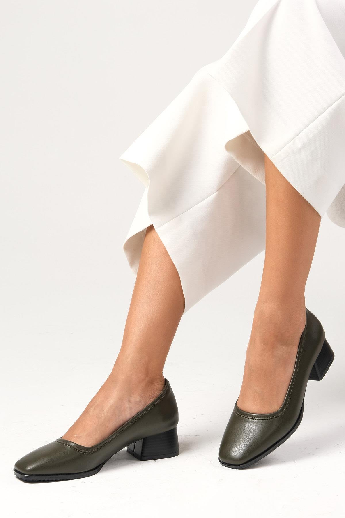 Mona Yağ Yeşili Renk Kalın Tabanlı Kısa Topuklu Ayakkabı-Kısa Topuklu-Mio Gusto-01502GNC