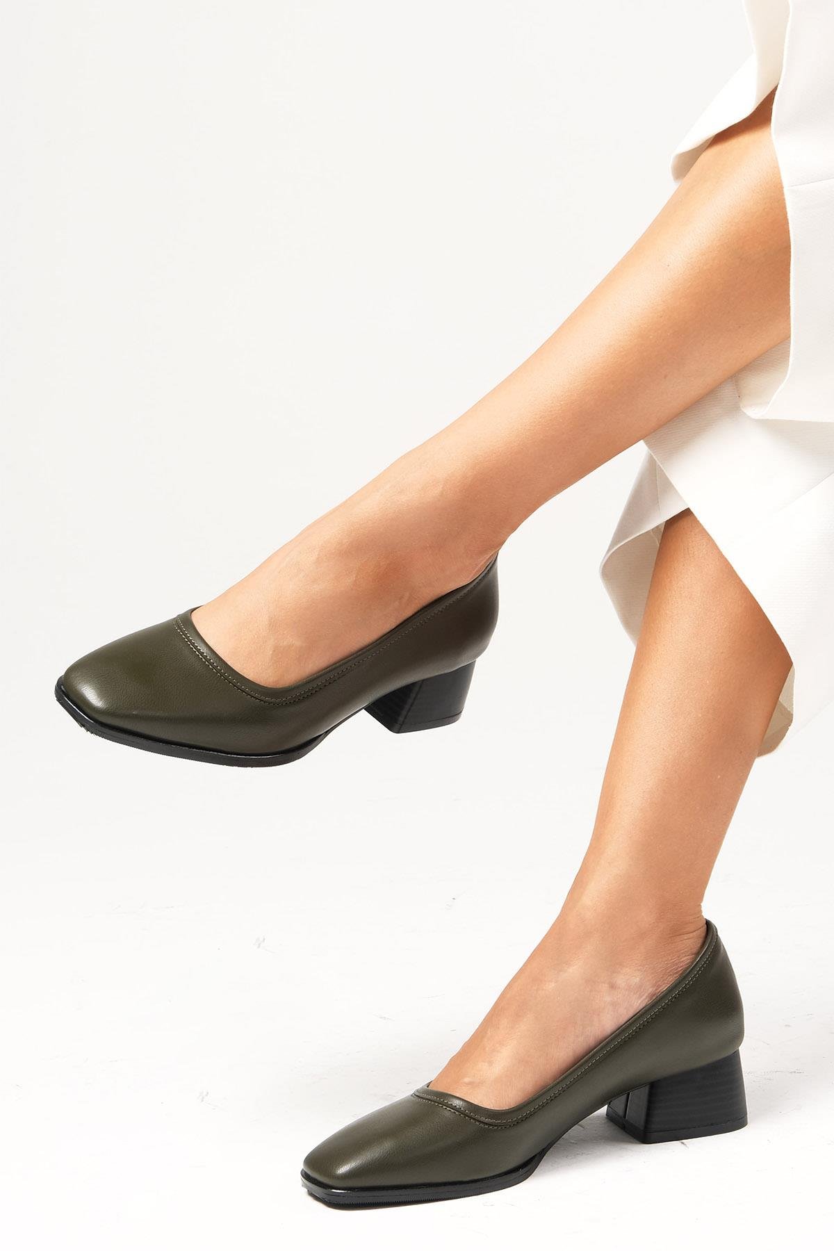 Mona Yağ Yeşili Renk Kalın Tabanlı Kısa Topuklu Ayakkabı-Kısa Topuklu-Mio Gusto-01502GNC