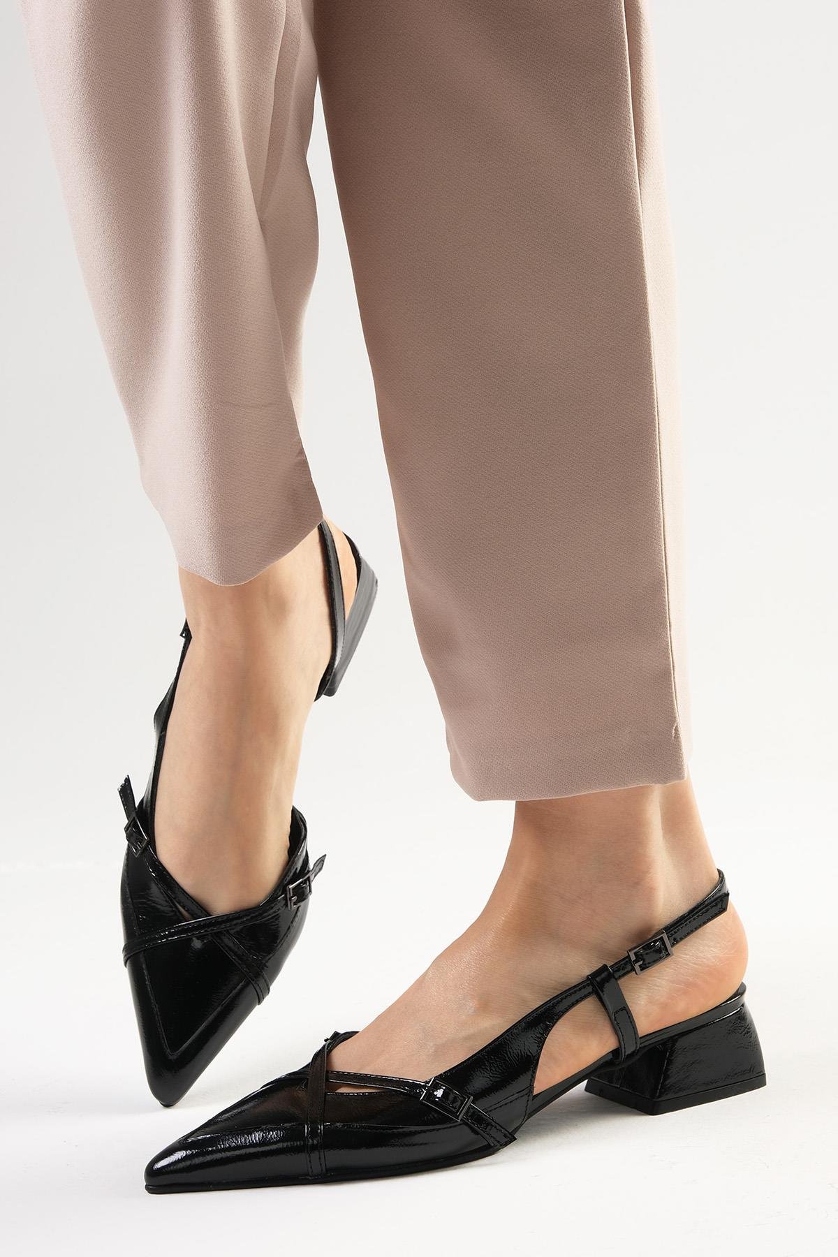 Mystic Hakiki Rugan Siyah Renk Kısa Topuklu Ayakkabı-Low Heels-Mio Gusto-01540BLR