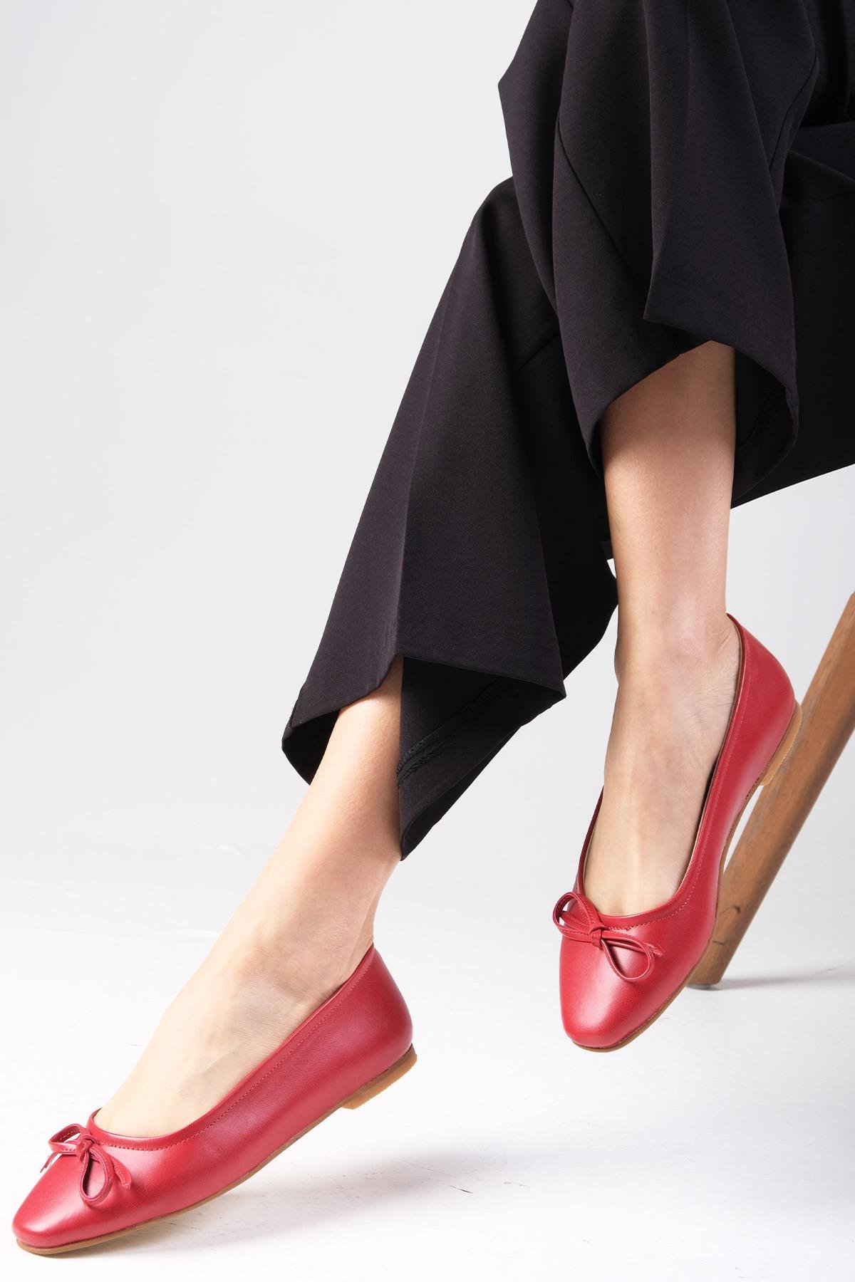 Nelly Kırmızı Renk Fiyonk Aksesuarlı  Babet-BABET-Mio Gusto-02298REC