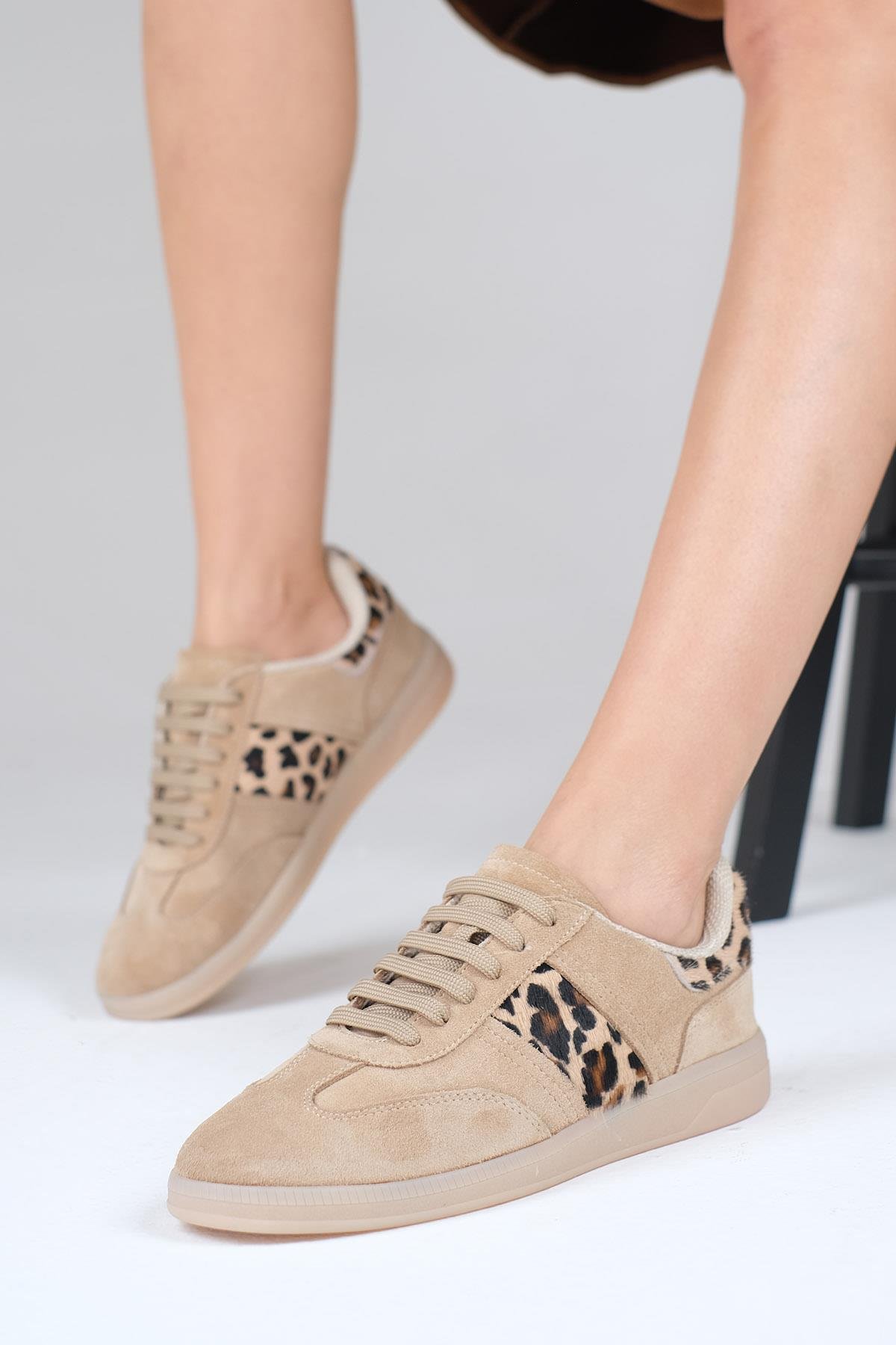 Nicole Hakiki Süet Leopar Desenli Spor Ayakkabı-SPOR-Mio Gusto-01582LES