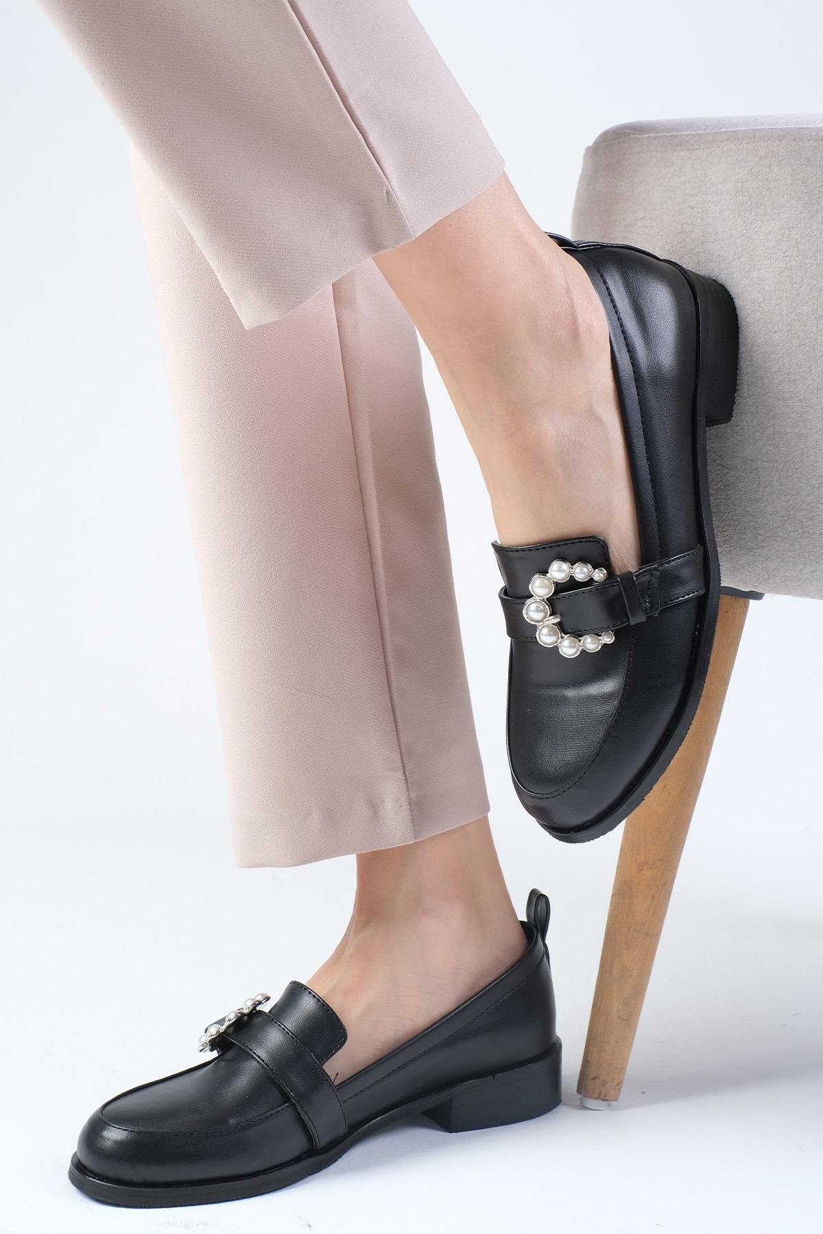 Odila Siyah Renk İnci Tokalı Oxford Ayakkabı-DÜZ AYAKKABI-Mio Gusto-02194BLC
