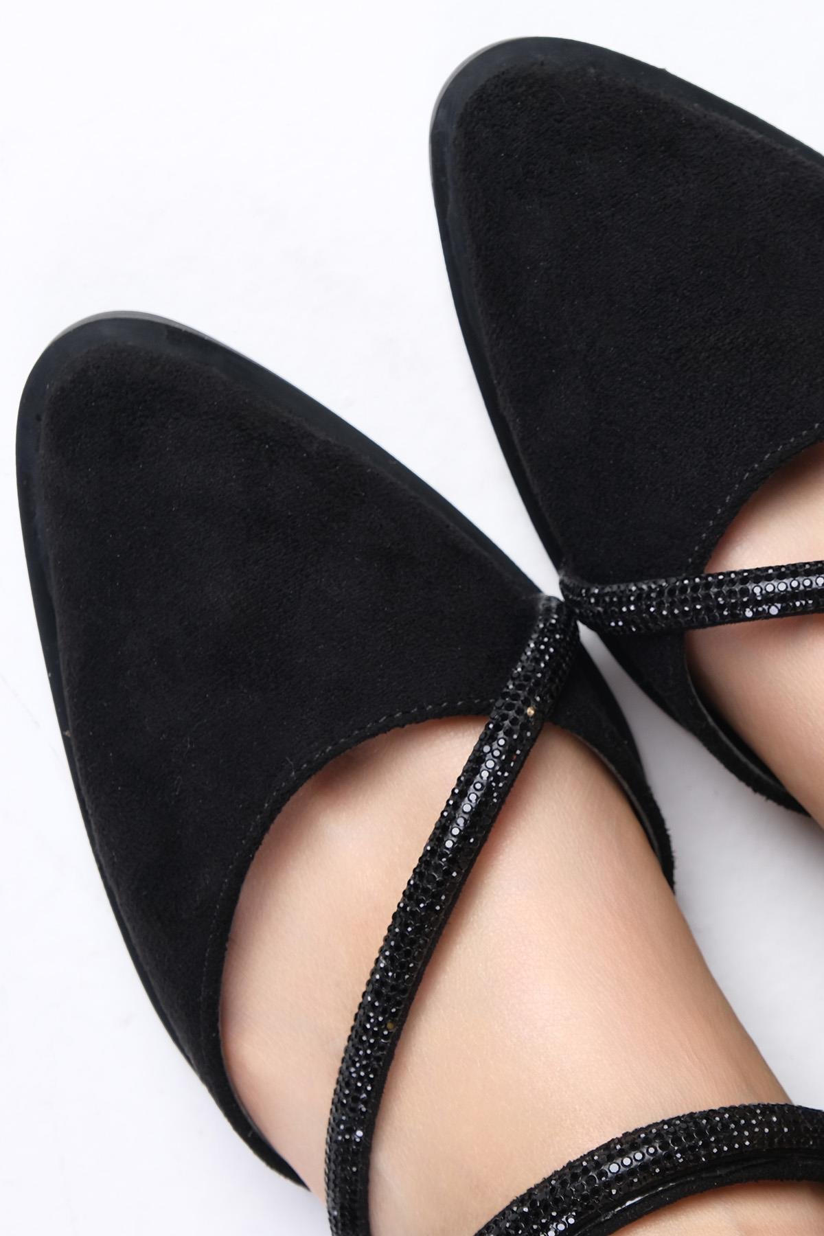 Poppy Siyah Çapraz Taş Atkılı Babet-BABET-Mio Gusto-01388BLS