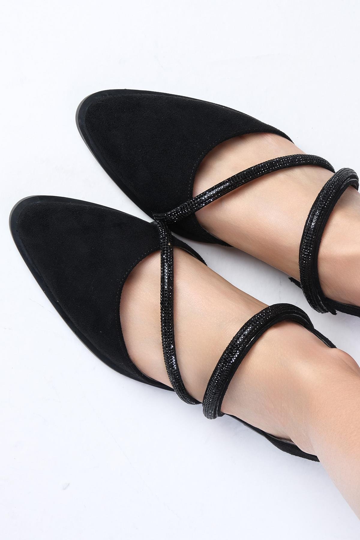 Poppy Siyah Çapraz Taş Atkılı Babet-BABET-Mio Gusto-01388BLS