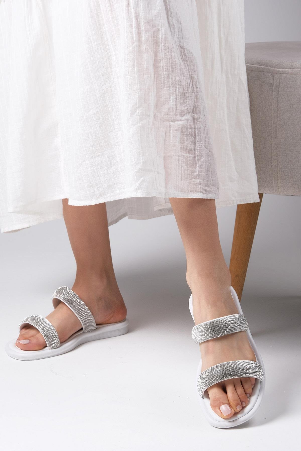 Regina Beyaz Renk Çift Bantlı Taşlı Terlik-TERLİK-Mio Gusto-05619WHC