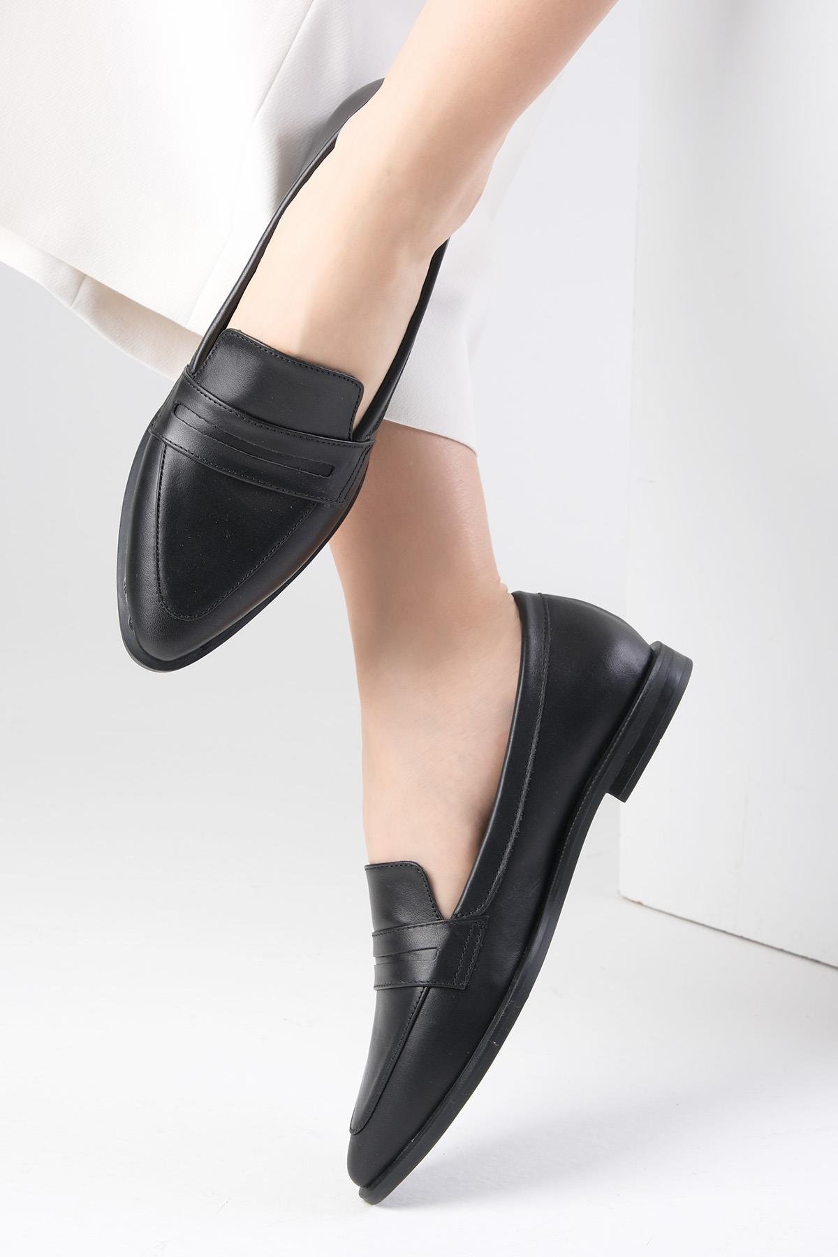 River Hakiki Deri Siyah Loafer-DÜZ AYAKKABI-Mio Gusto-08070BLC