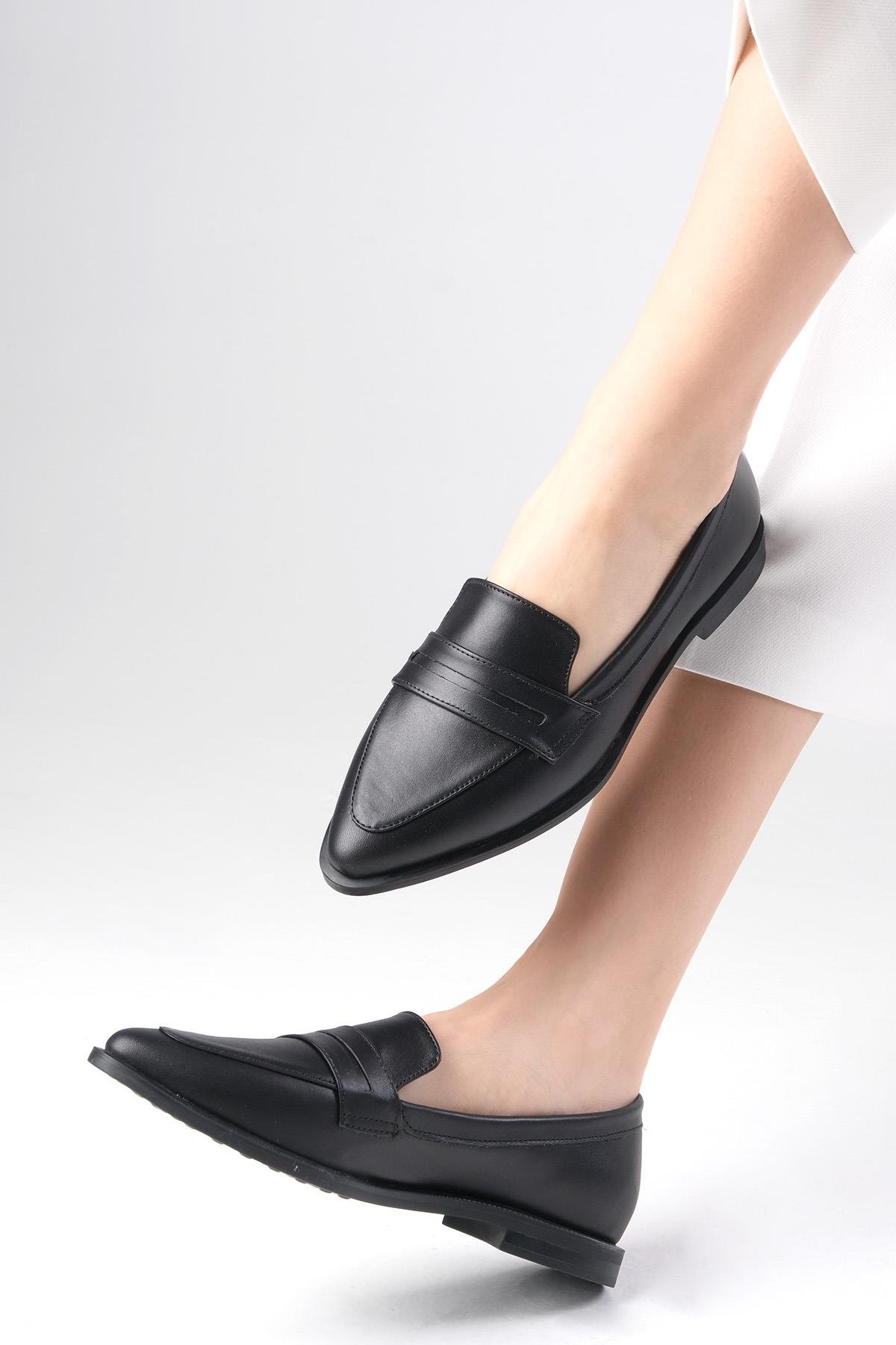 River Hakiki Deri Siyah Loafer-DÜZ AYAKKABI-Mio Gusto-08070BLC