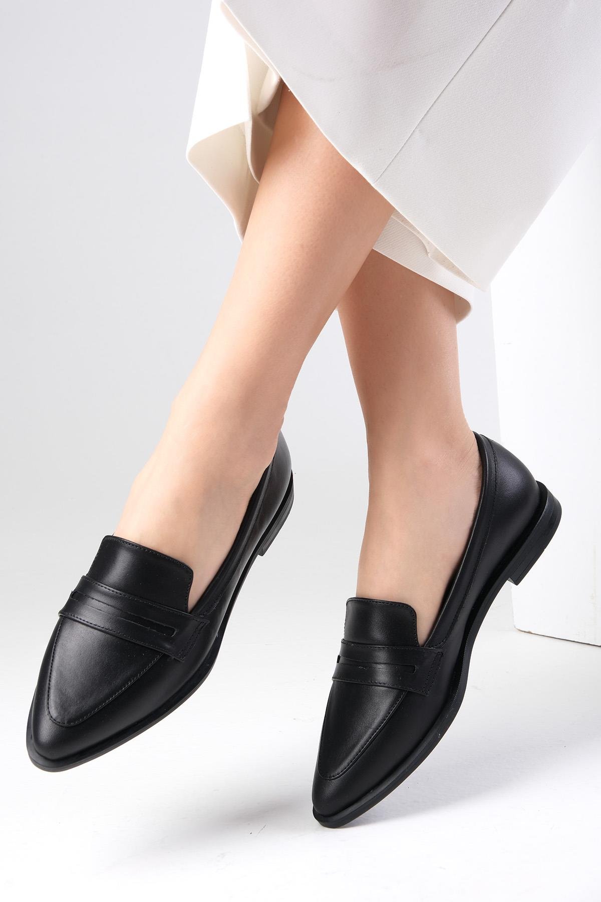 River Hakiki Deri Siyah Loafer-DÜZ AYAKKABI-Mio Gusto-08070BLC