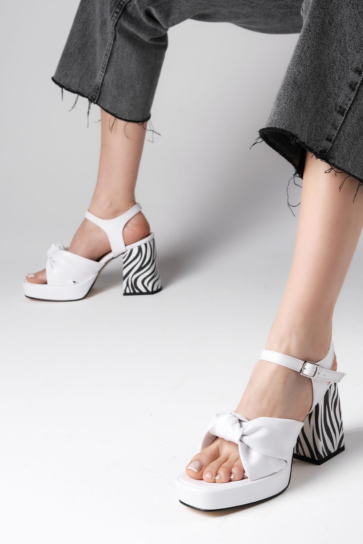 Sandra Beyaz Renk Platformlu Sandalet-Sandals-Mio Gusto-02228WHC
