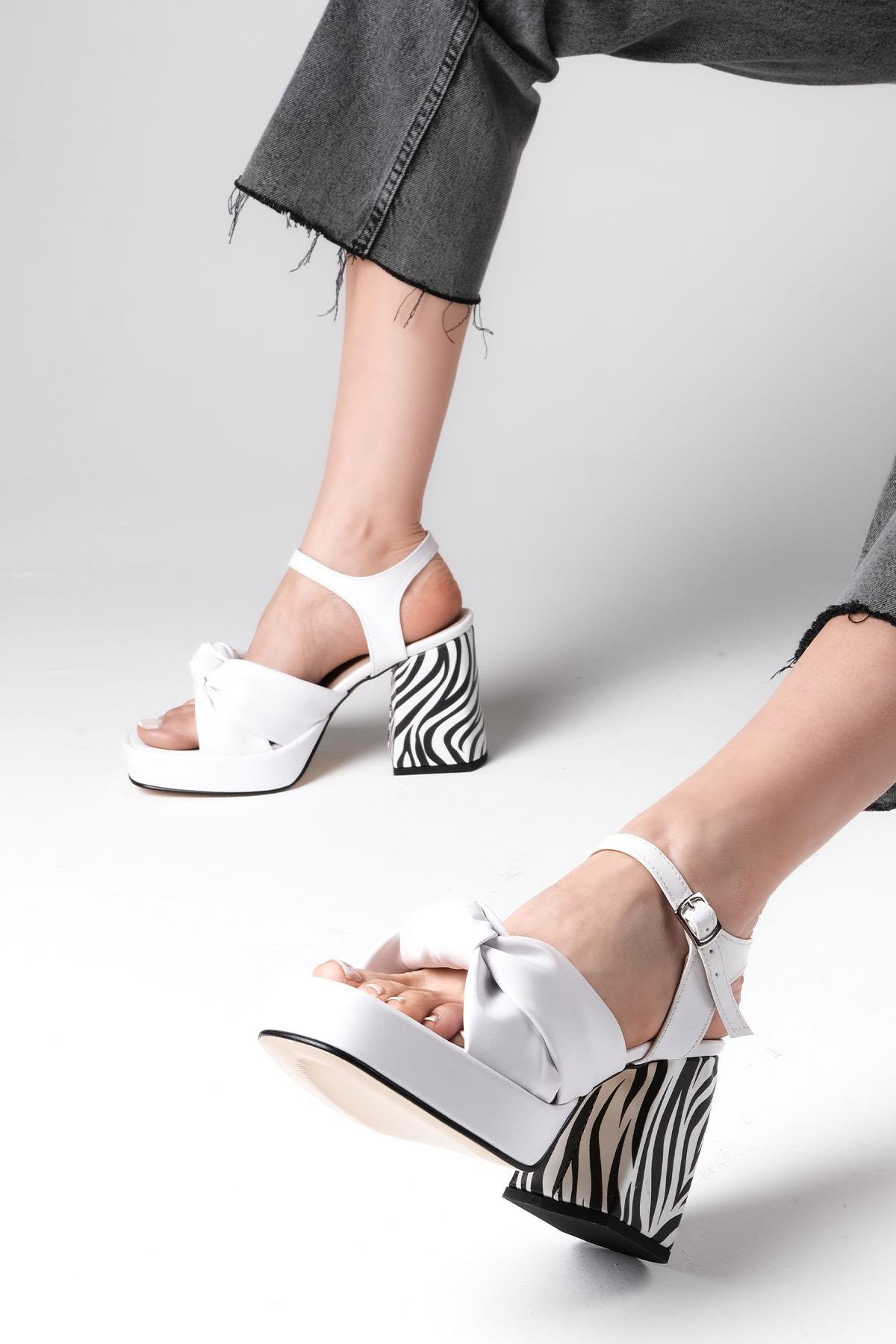 Sandra Beyaz Renk Platformlu Sandalet-Sandals-Mio Gusto-02228WHC