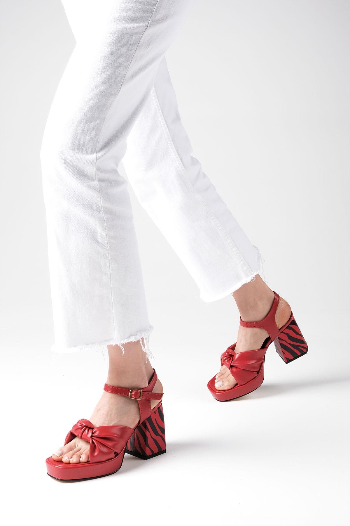 Sandra Kırmızı Renk Platformlu Sandalet-SANDALET-Mio Gusto-02228REC