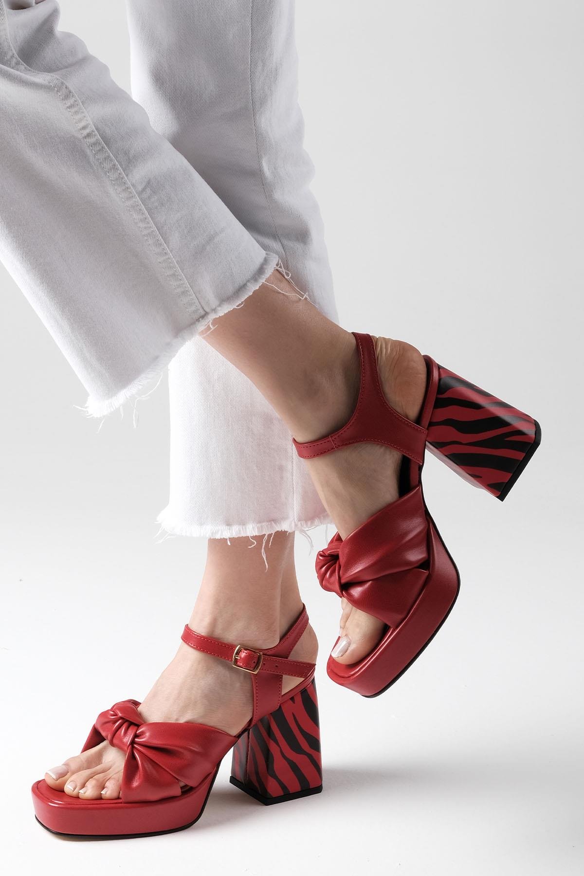 Sandra Kırmızı Renk Platformlu Sandalet-SANDALET-Mio Gusto-02228REC