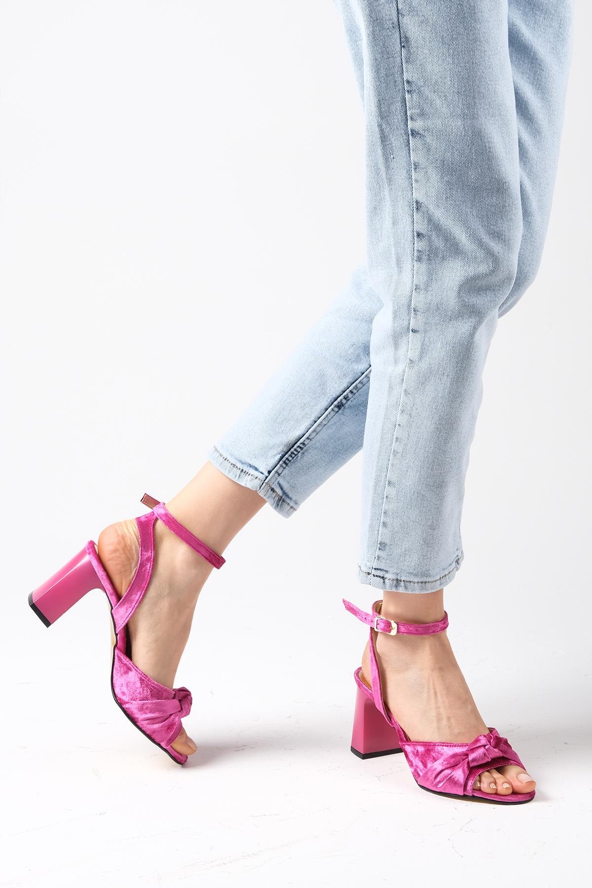 Sandy Fuşya Renk Kadife Topuklu Sandalet-Sandals-Mio Gusto-01472FUK