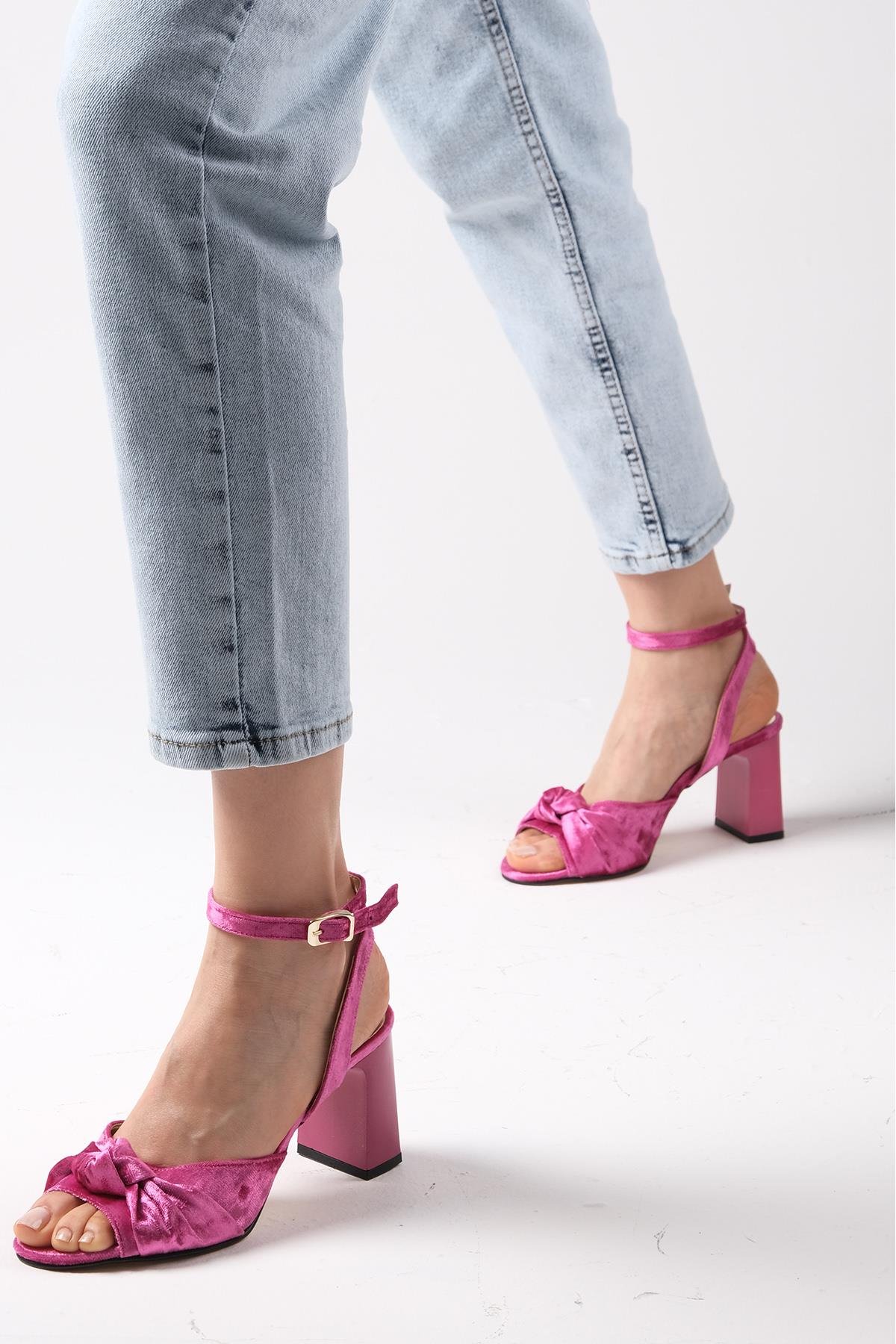 Sandy Fuşya Renk Kadife Topuklu Sandalet-Sandals-Mio Gusto-01472FUK