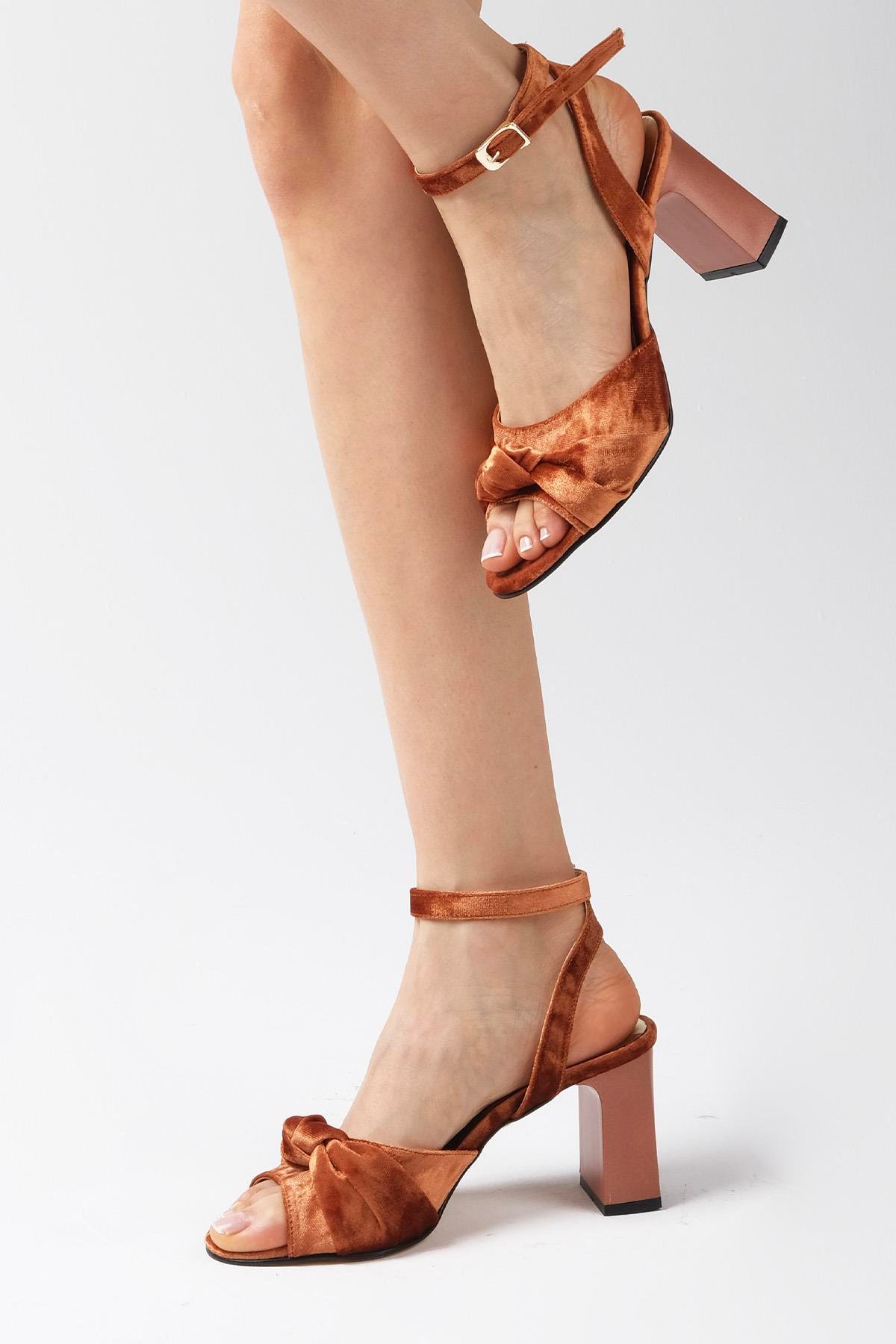 Sandy Taba Renk Kadife Topuklu Sandalet-SANDALET-Mio Gusto-01472TAK