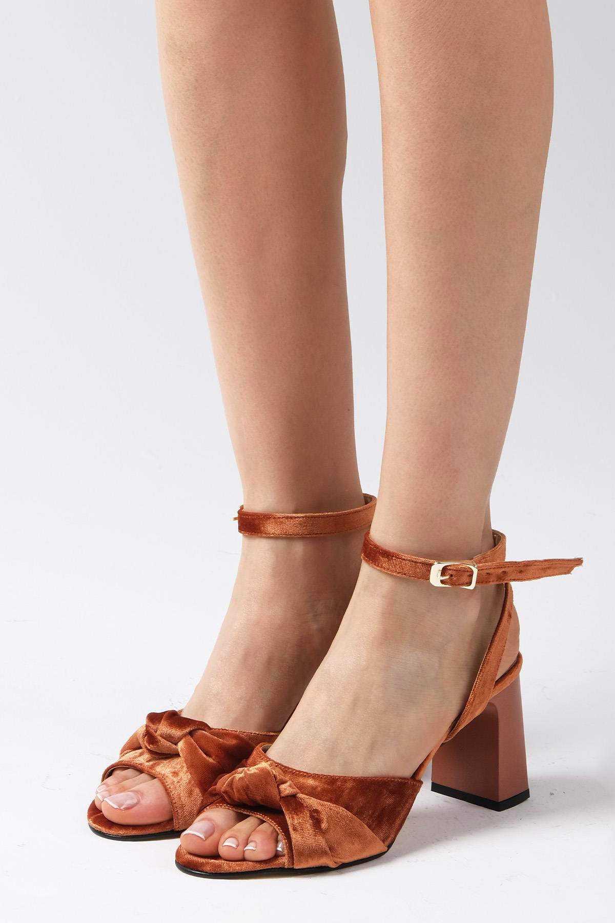 Sandy Taba Renk Kadife Topuklu Sandalet-SANDALET-Mio Gusto-01472TAK
