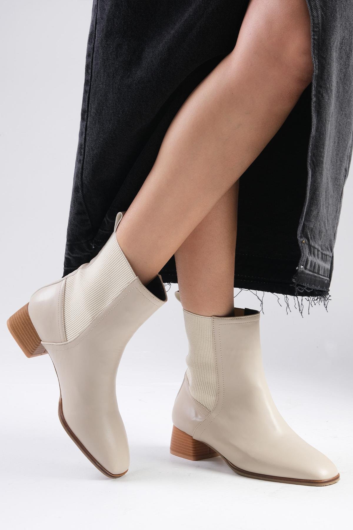 Shania Bej Renk Küt Burunlu Lastikli Bot-Kalın Topuk-Mio Gusto-01494BEC