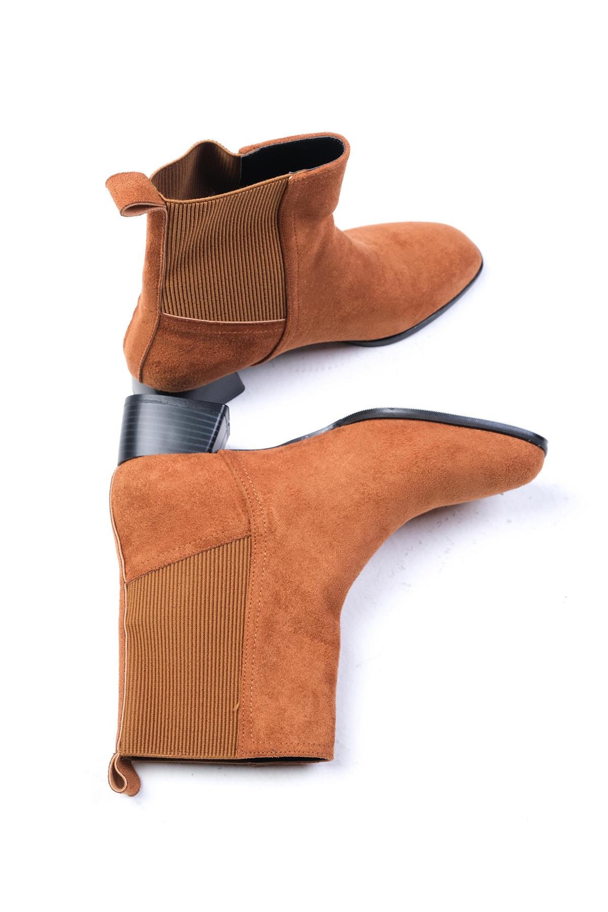 Shania Taba Renk Süet Küt Burunlu Lastikli Bot-Kalın Topuk-Mio Gusto-01494TAS