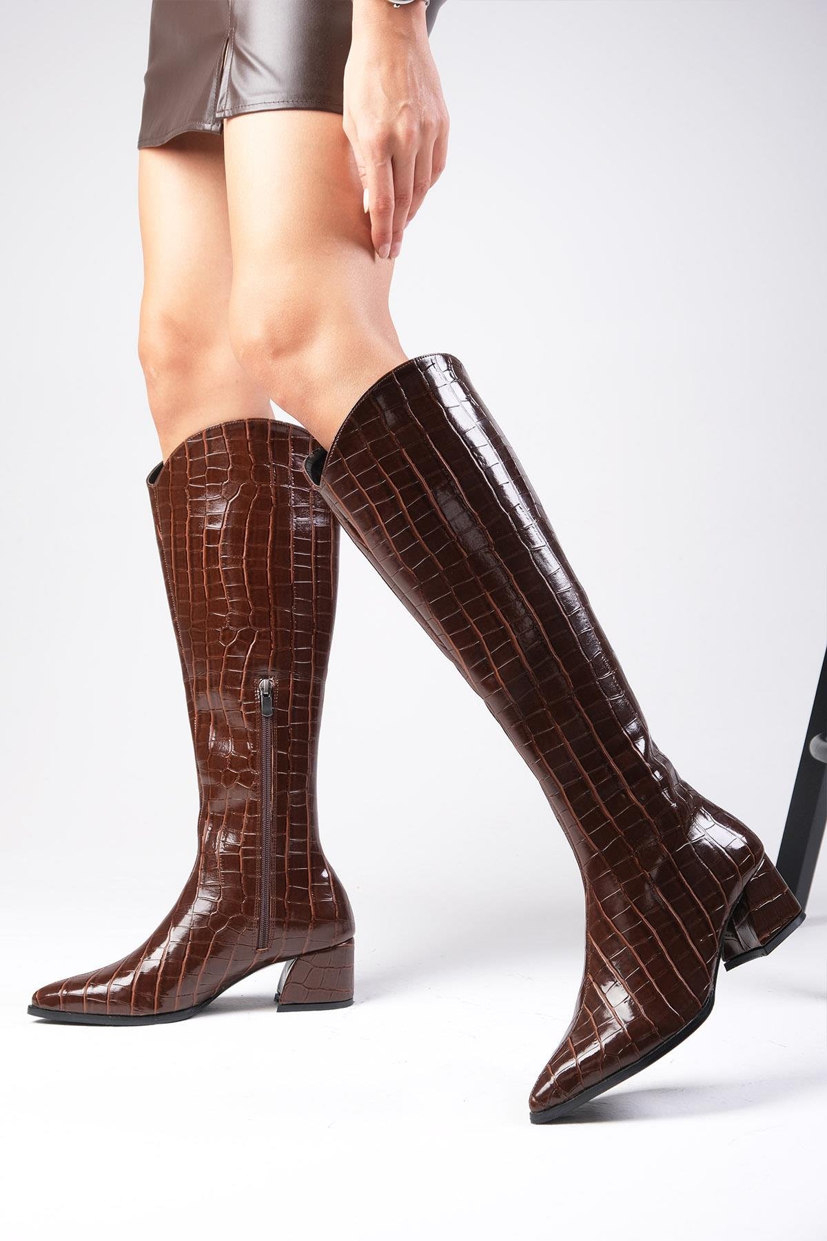 Siena Taba Renk Krokodil Desenli Topuklu Çizme-ÇİZME-Mio Gusto-01428TAV