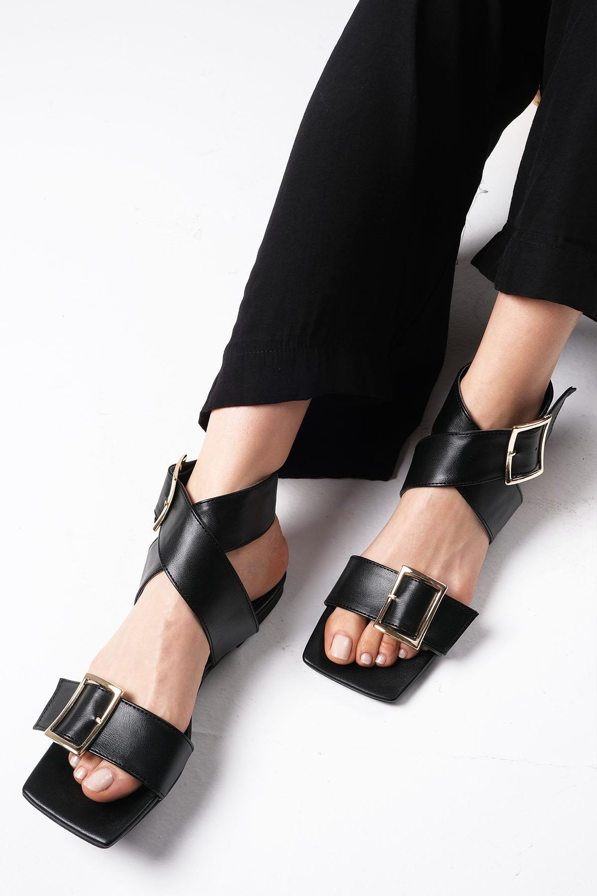 Simone Siyah Renk Düz Sandalet-SANDALET-Mio Gusto-02262BLC