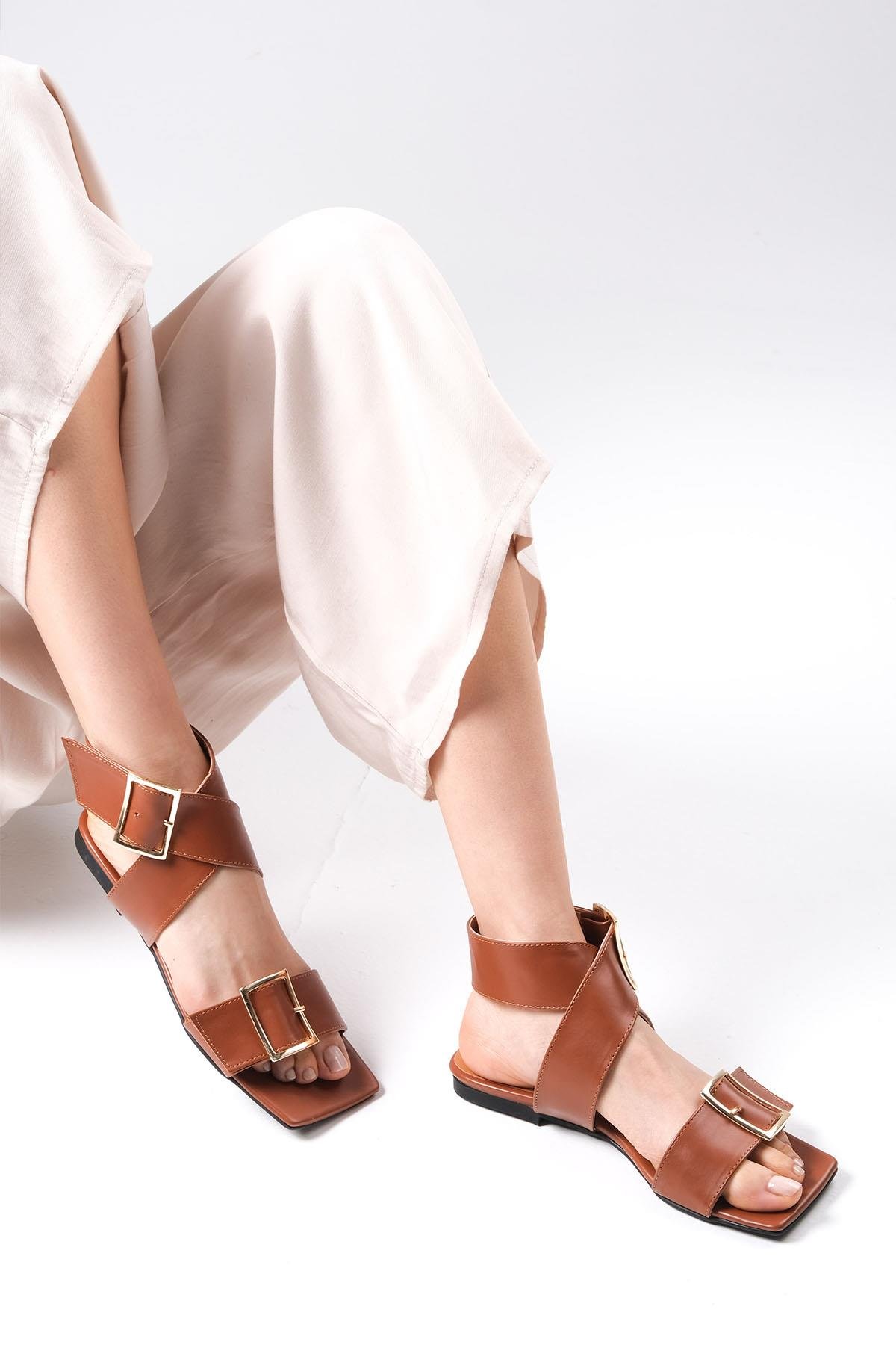 Simone Siyah Renk Düz Sandalet-SANDALET-Mio Gusto-02262TAC