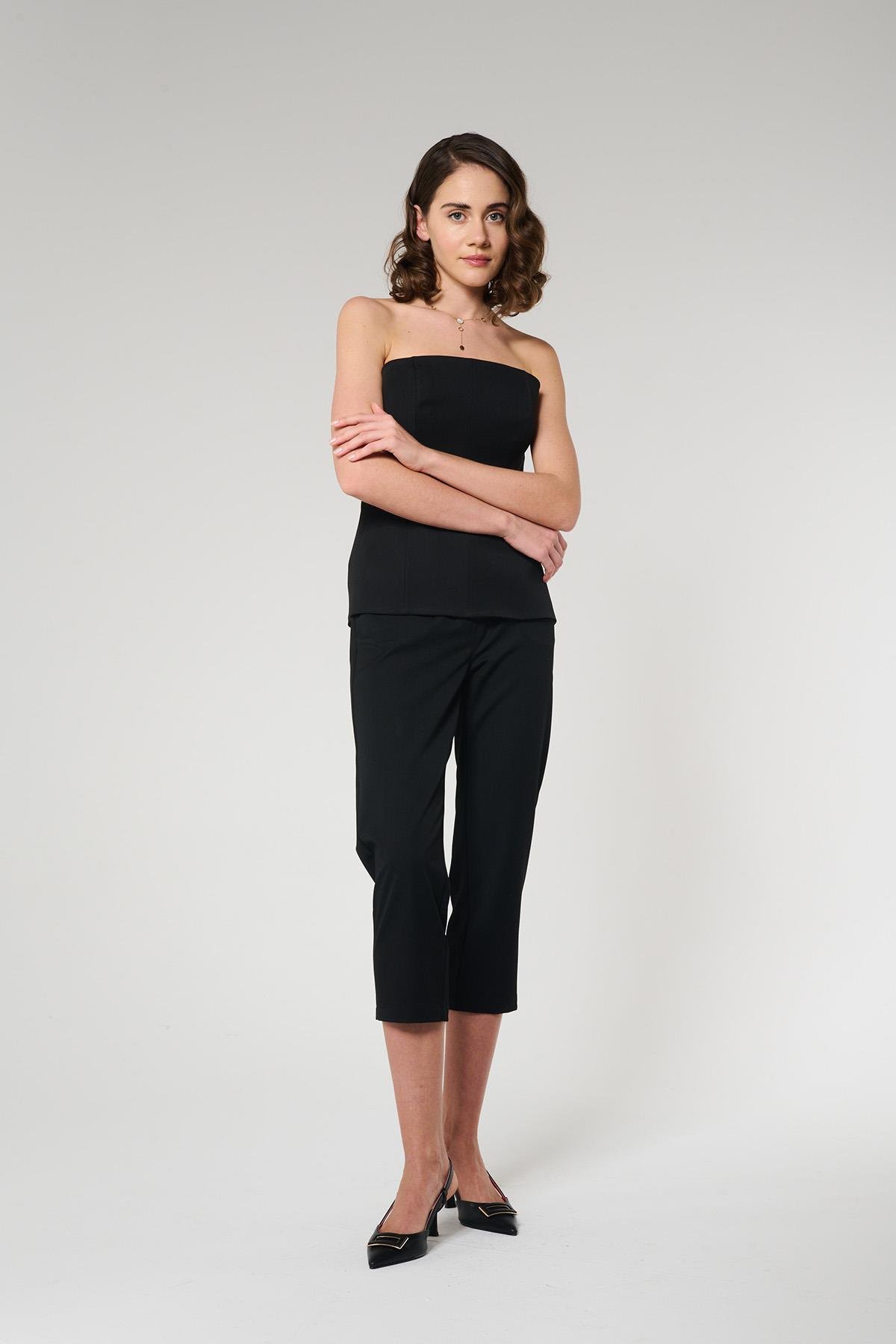 Siyah Renk Arkası Fermuarlı Straplez Bluz