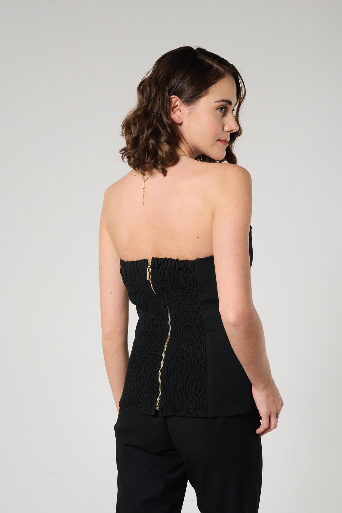 Siyah Renk Arkası Fermuarlı Straplez Bluz