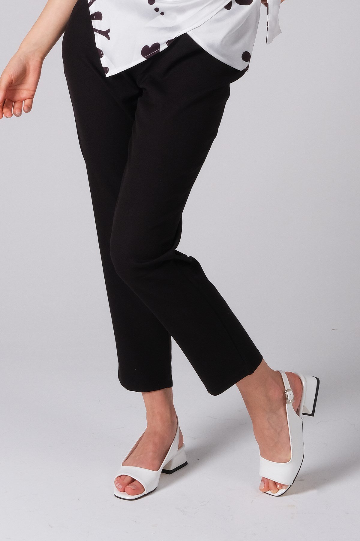Siyah Renk Düz Paça Pantalon-Pantolon-Mio Gusto-G0027BLK