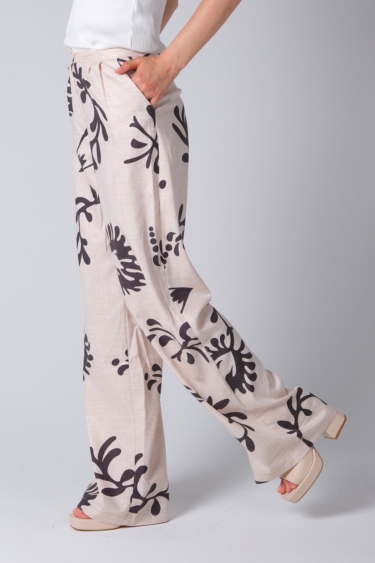 Siyah Renk Kadın Bol Paça Pantalon-Pantolon-Mio Gusto-G0025BLK