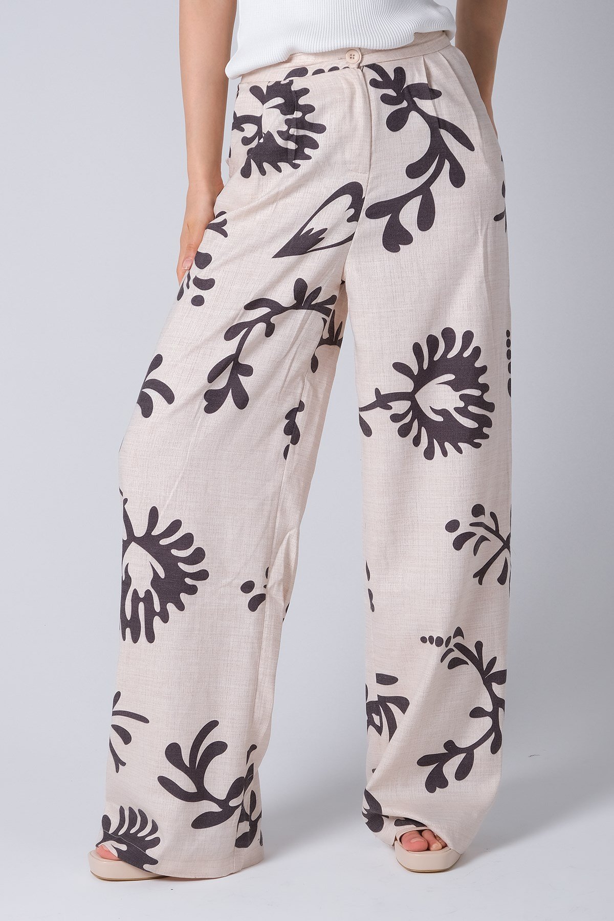 Siyah Renk Kadın Bol Paça Pantalon-Pantolon-Mio Gusto-G0025BLK