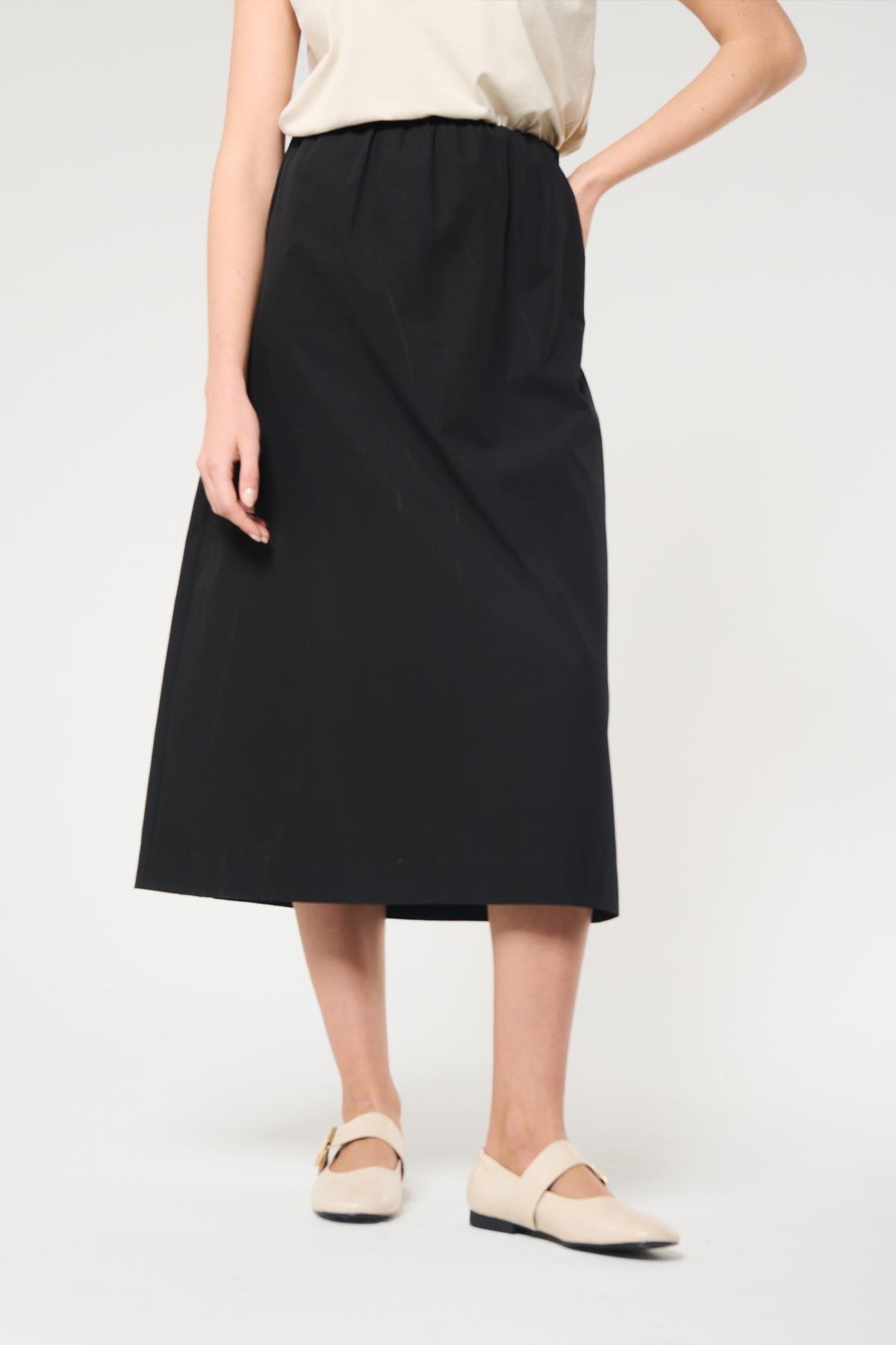 Siyah Renk Kalem Formlu Uzun Etek