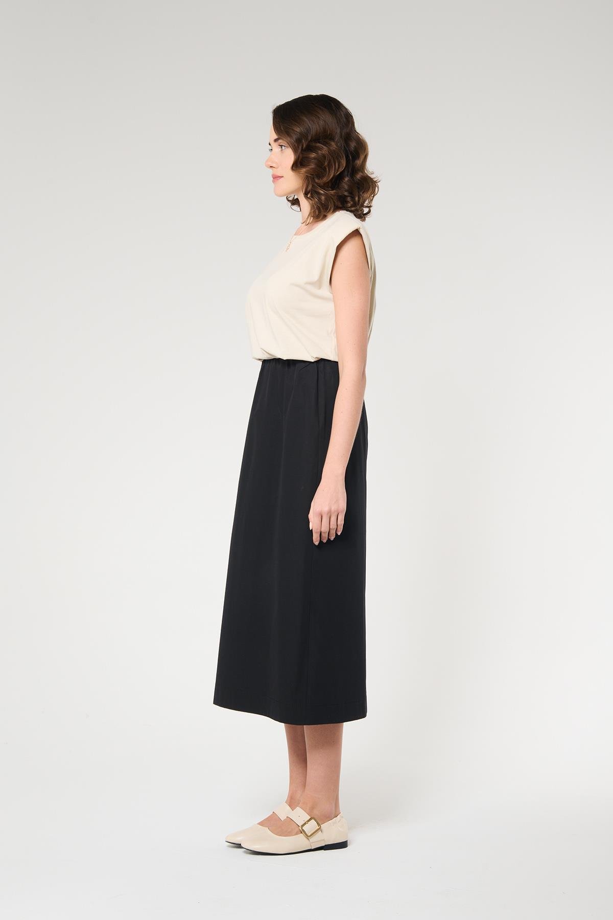 Siyah Renk Kalem Formlu Uzun Etek