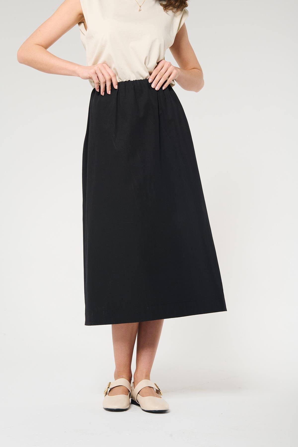 Siyah Renk Kalem Formlu Uzun Etek