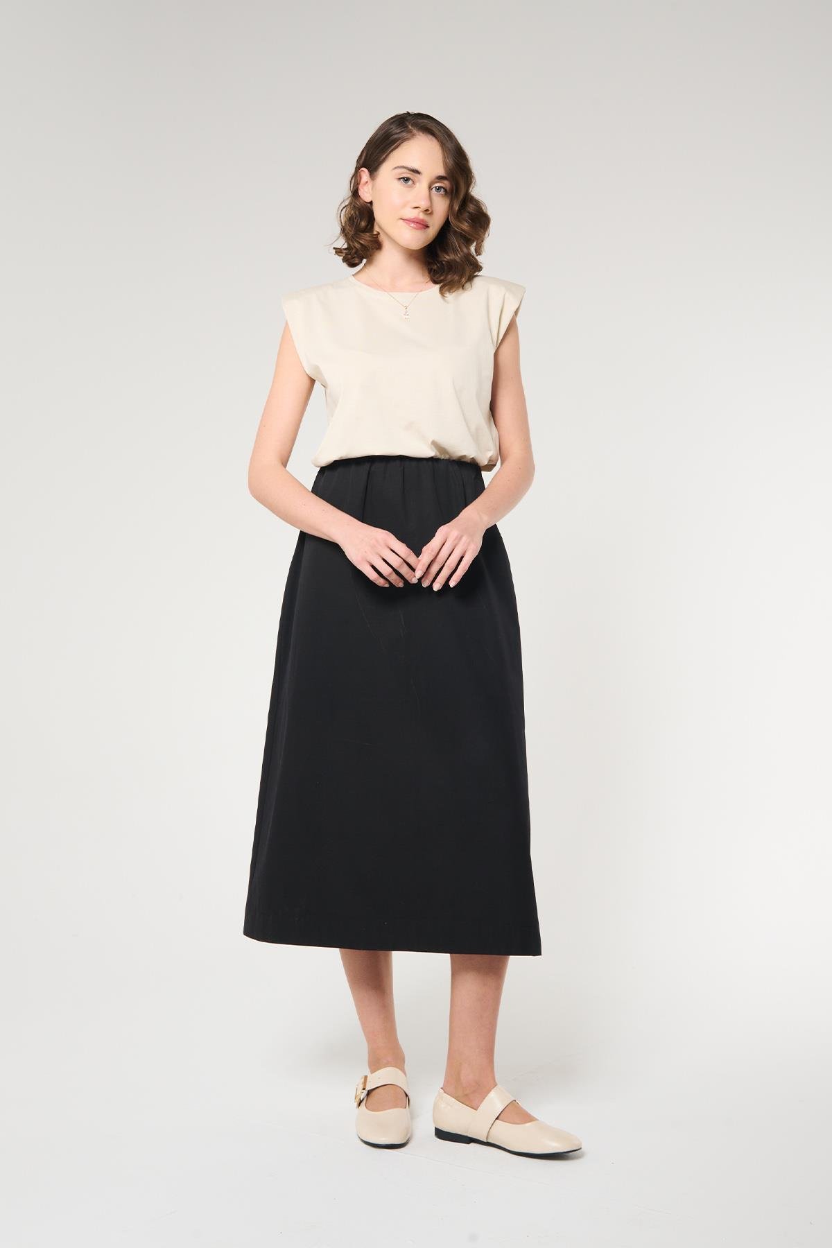 Siyah Renk Kalem Formlu Uzun Etek