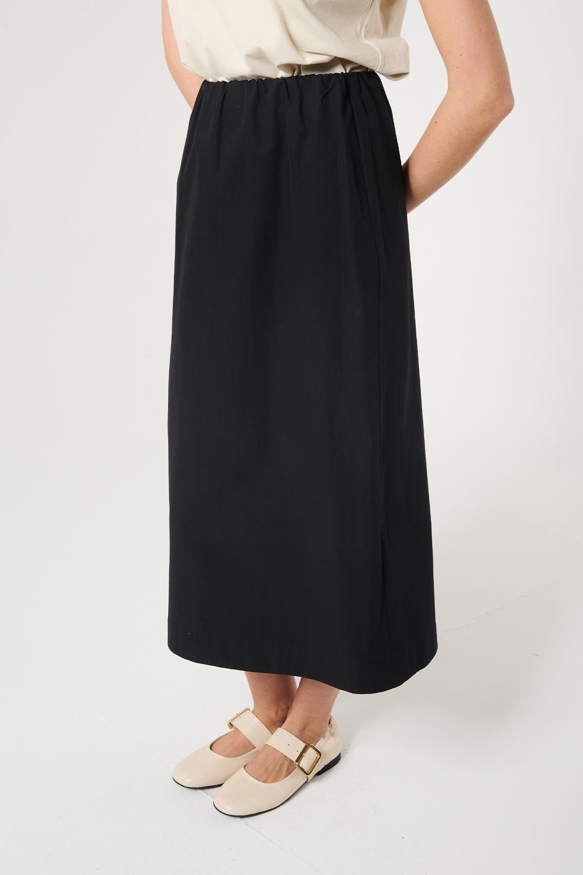 Siyah Renk Kalem Formlu Uzun Etek