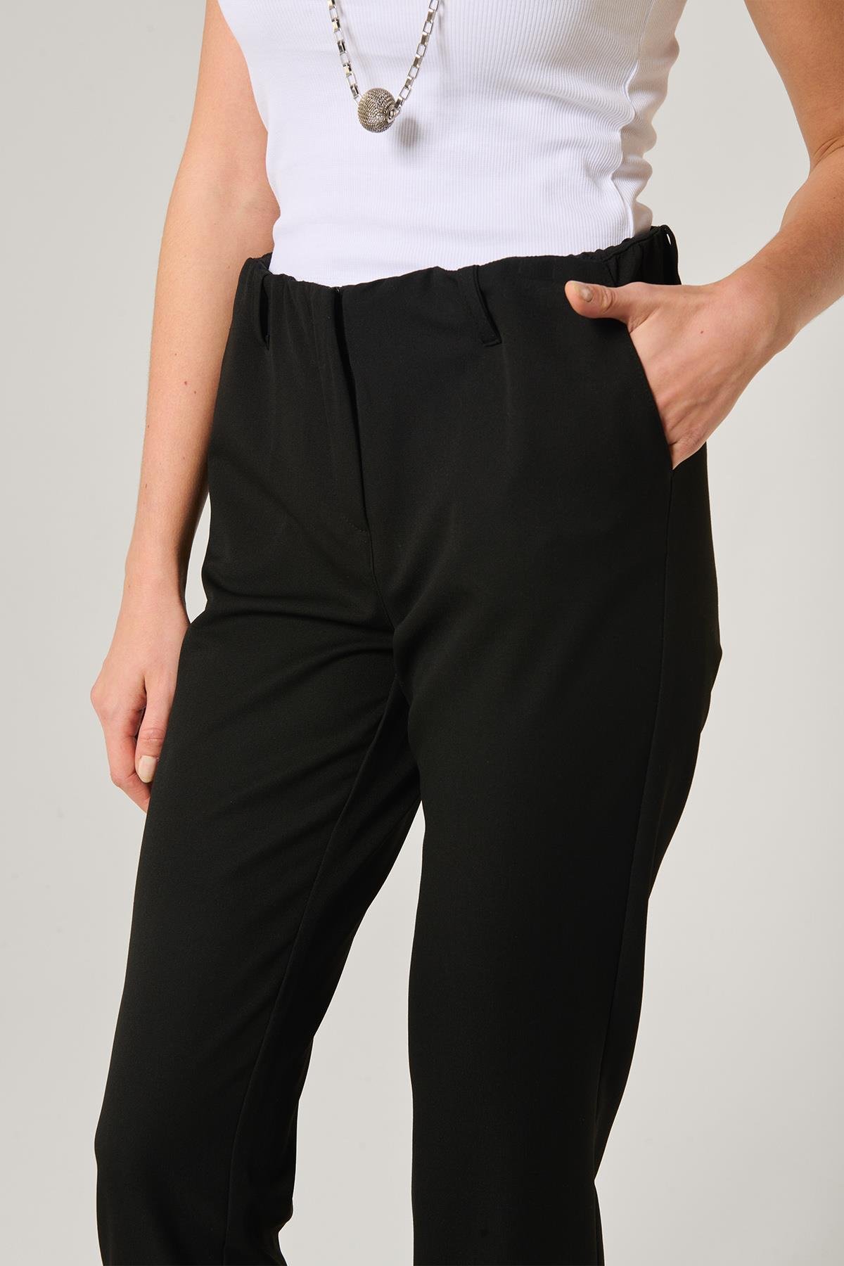 Siyah Renk Likralı Skinny Bermuda