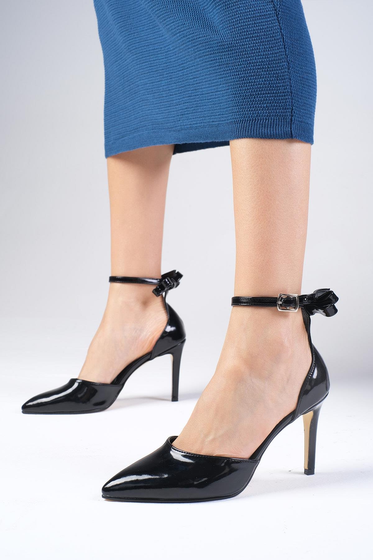 Sofia Siyah Renk Rugan Bilek Bantlı Topuklu Ayakkabı-Yüksek Topuklu-Mio Gusto-02346BLR