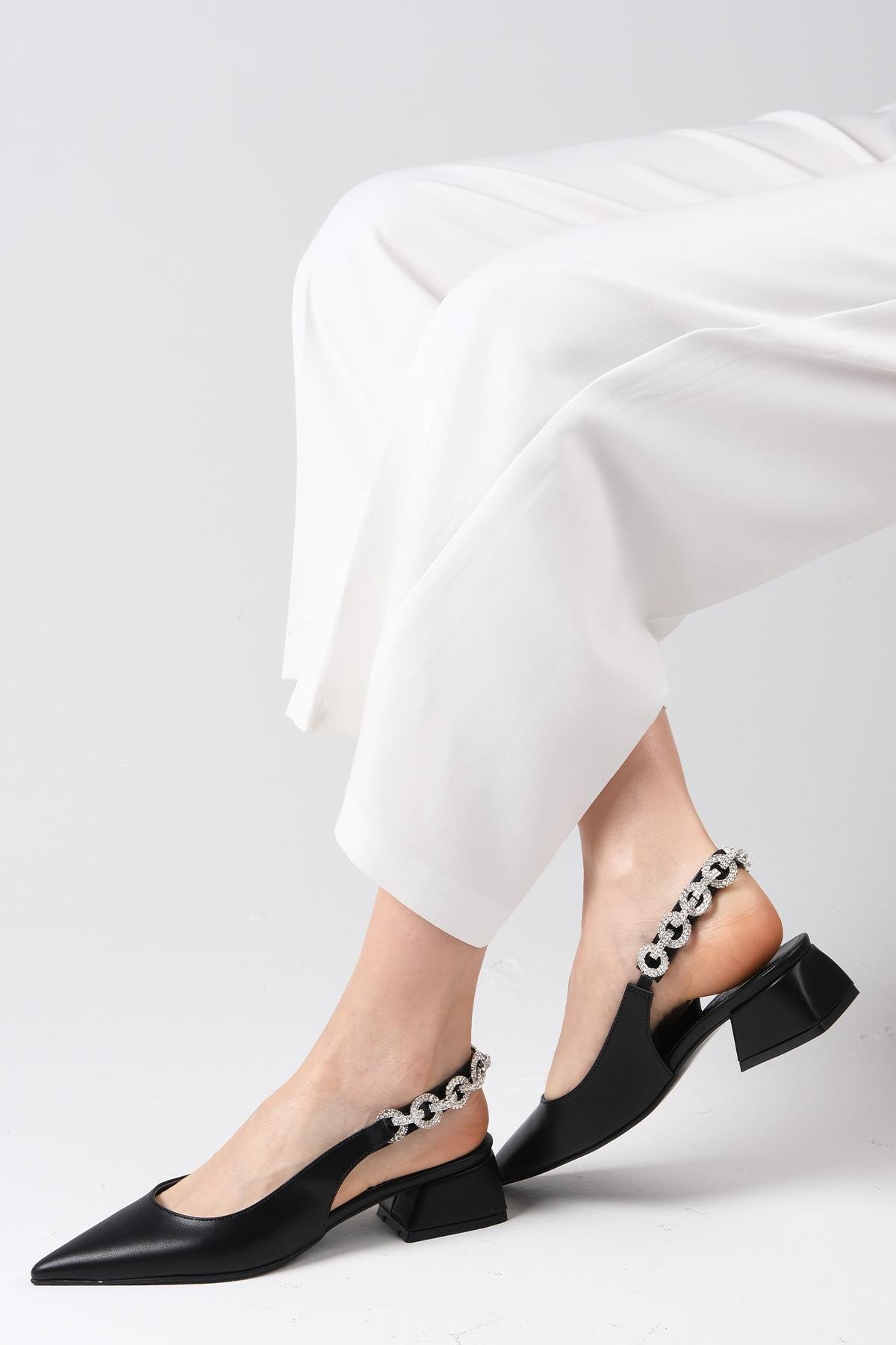 Sophie Siyah Renk Kısa Topuklu Ayakkabı-Kısa Topuklu-Mio Gusto-01438BLC