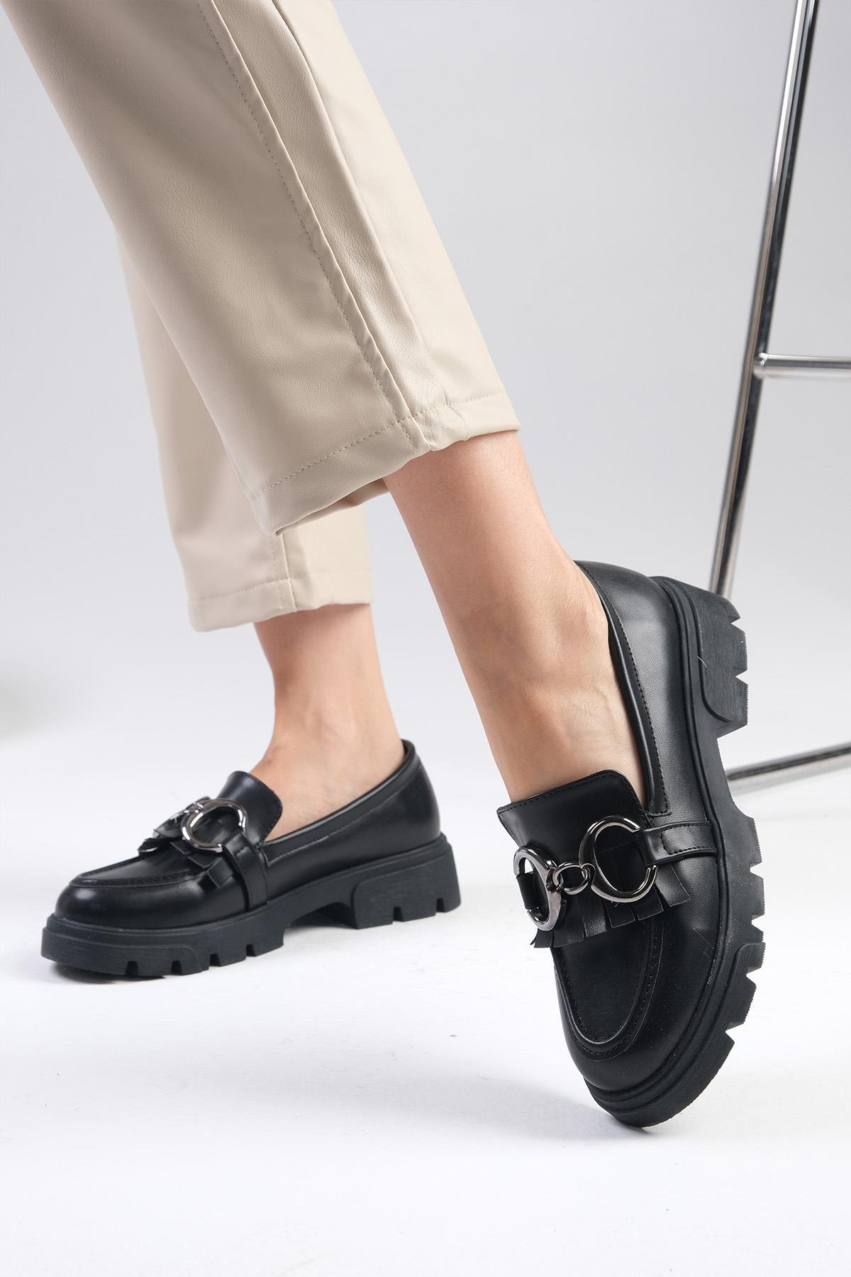 Suzi Siyah Renk Kalın Tabanlı Oxford Ayakkabı-DÜZ AYAKKABI-Mio Gusto-01513BLC