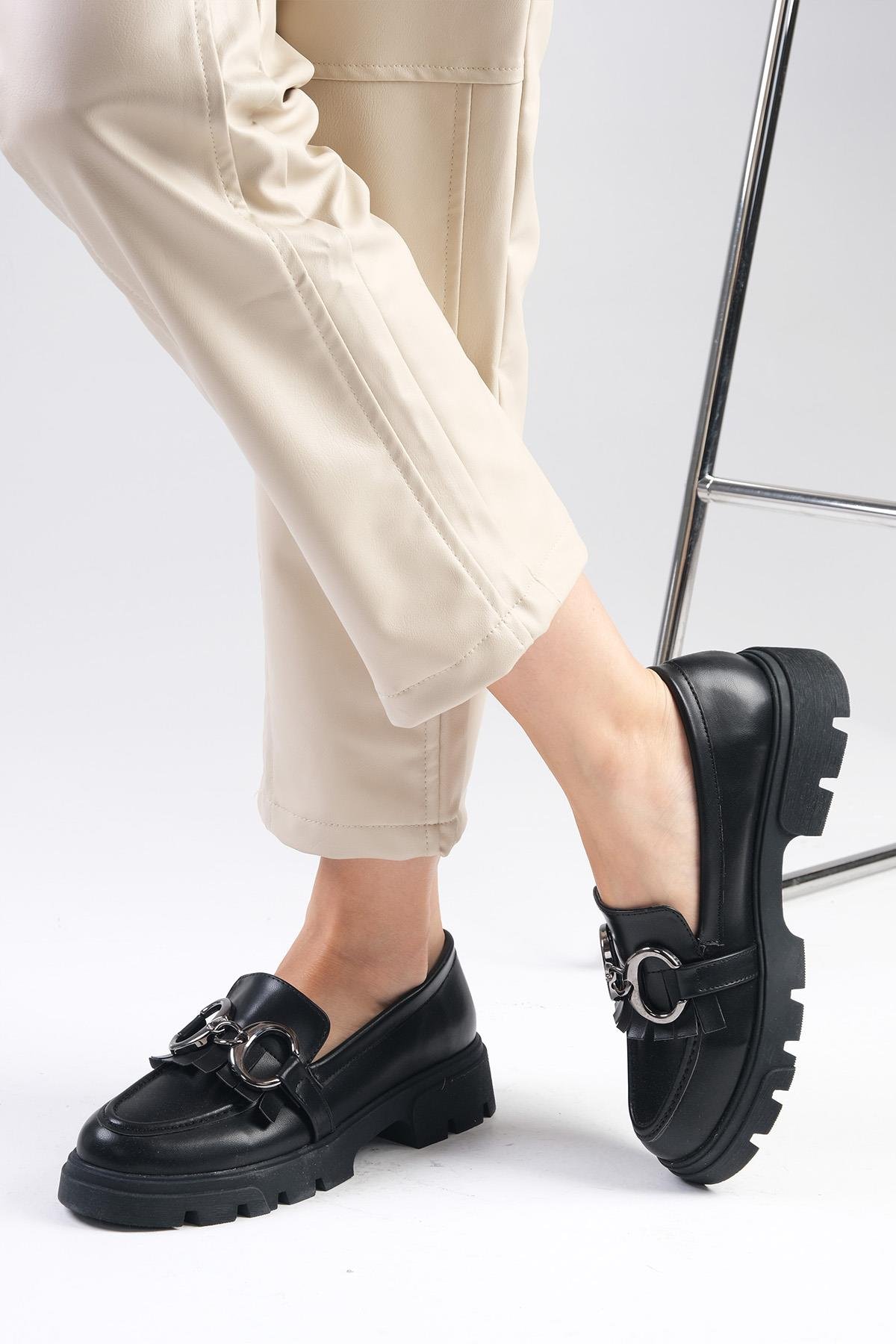 Suzi Siyah Renk Kalın Tabanlı Oxford Ayakkabı-DÜZ AYAKKABI-Mio Gusto-01513BLC