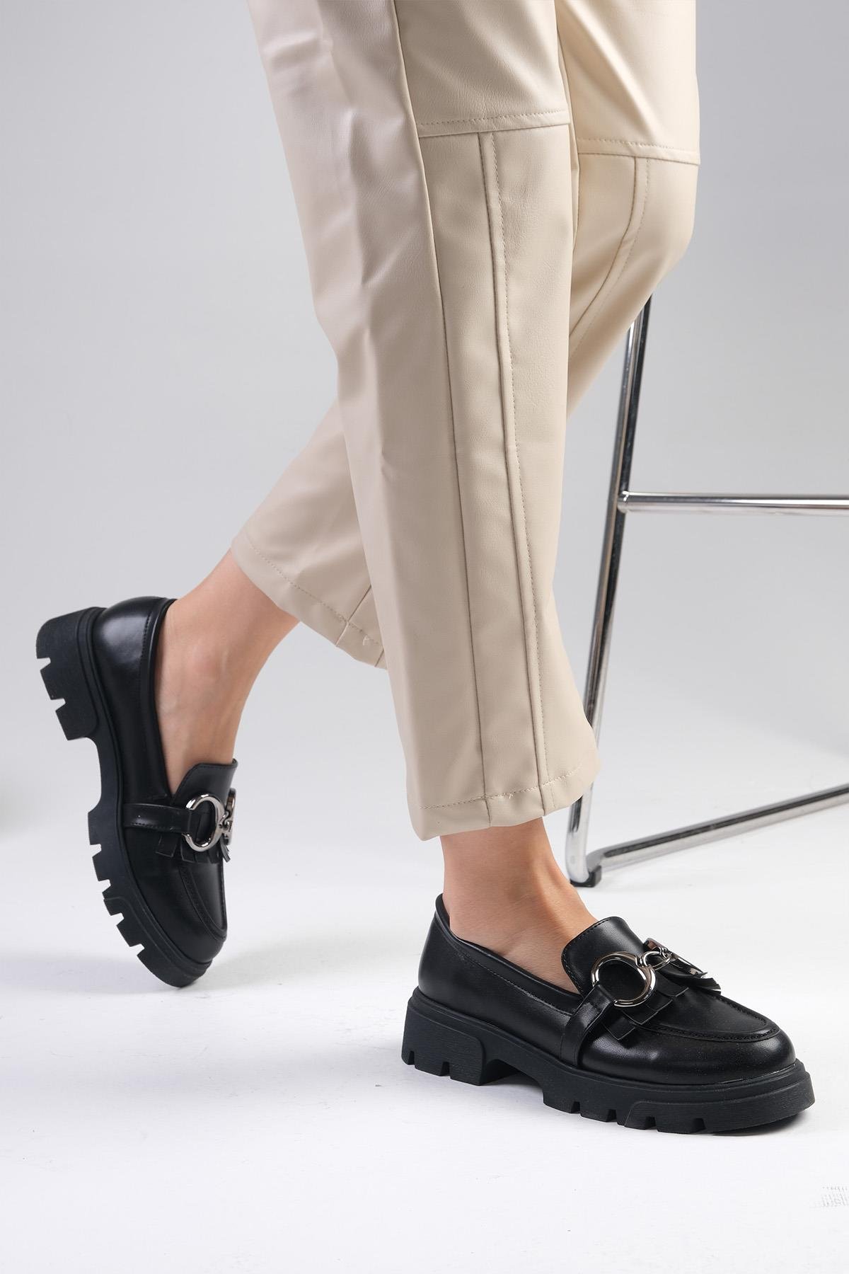 Suzi Siyah Renk Kalın Tabanlı Oxford Ayakkabı-DÜZ AYAKKABI-Mio Gusto-01513BLC