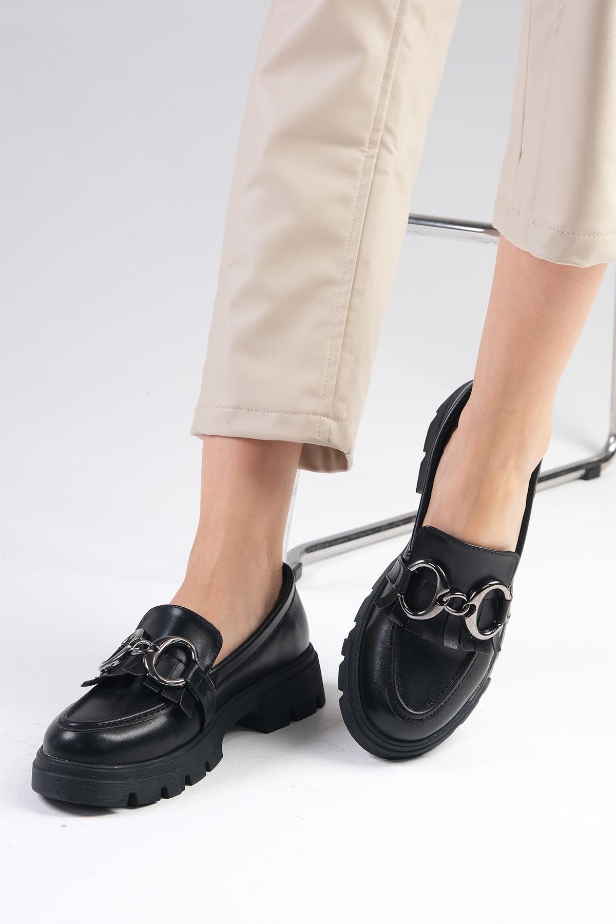 Suzi Siyah Renk Kalın Tabanlı Oxford Ayakkabı-DÜZ AYAKKABI-Mio Gusto-01513BLC