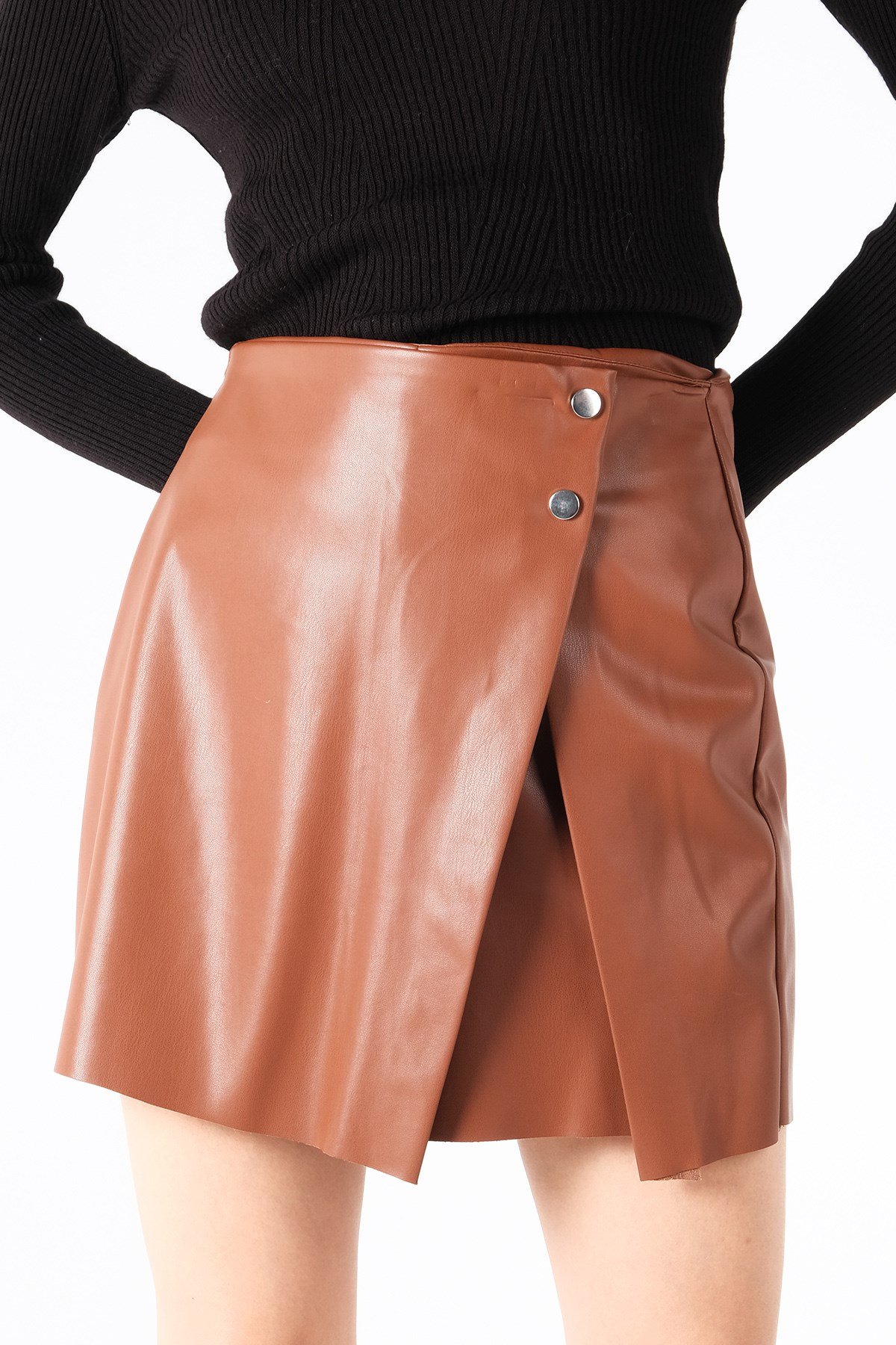 Taba Deri Önden Çıt Çıtlı Şort Etek-GİYİM-Mio Gusto-G0037TAK