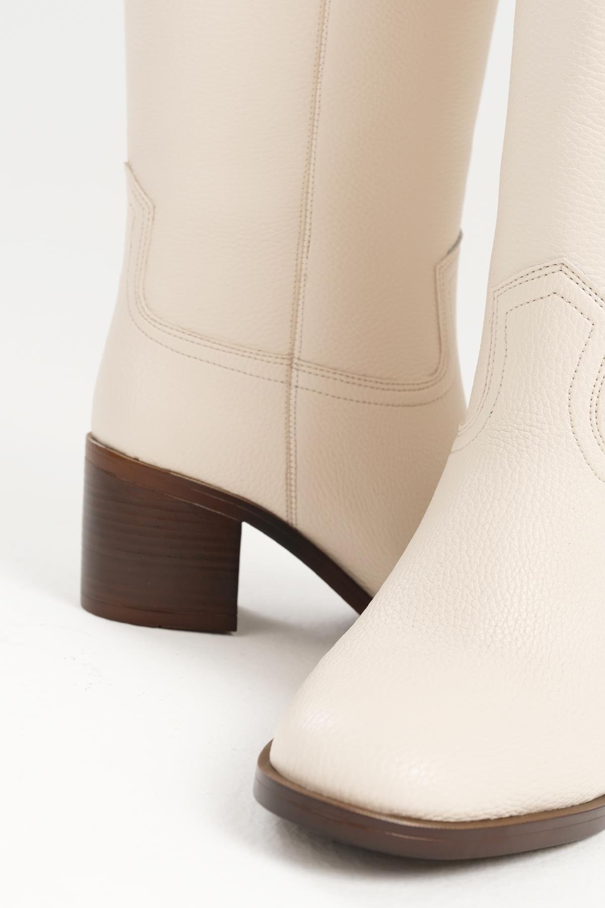 Siyah Renk Hakiki Deri Görünümlü Blok Topuklu Uzun Çizme