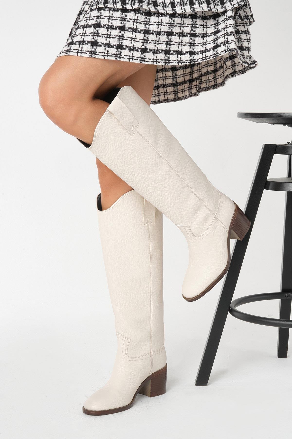 Siyah Renk Hakiki Deri Görünümlü Blok Topuklu Uzun Çizme