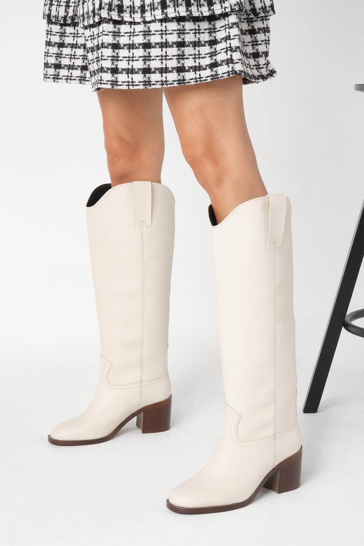 Siyah Renk Hakiki Deri Görünümlü Blok Topuklu Uzun Çizme