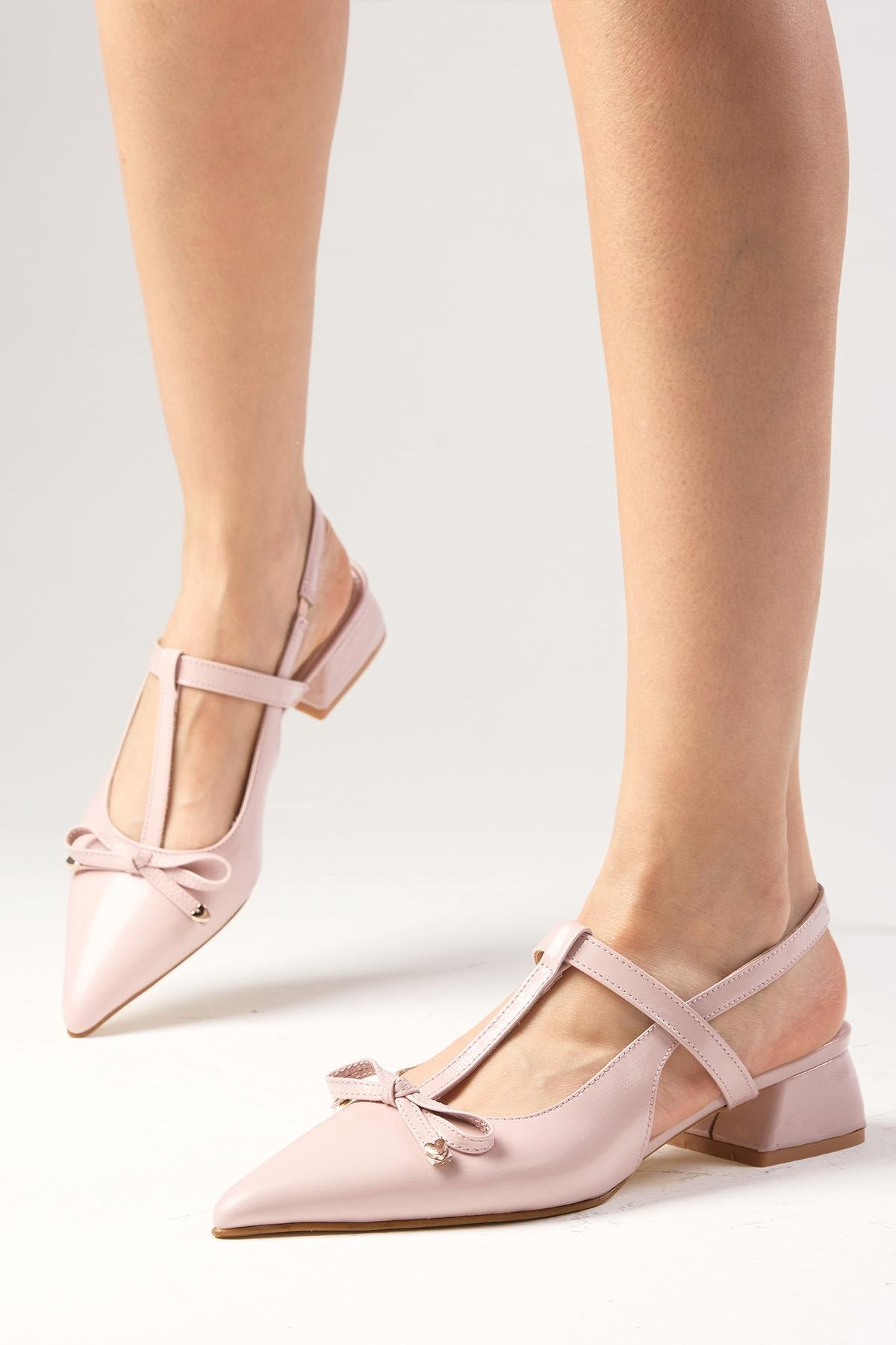 Tulip Hakiki Rugan Pudra Renk Kısa Topuklu Ayakkabı-Low Heels-Mio Gusto-01541POR