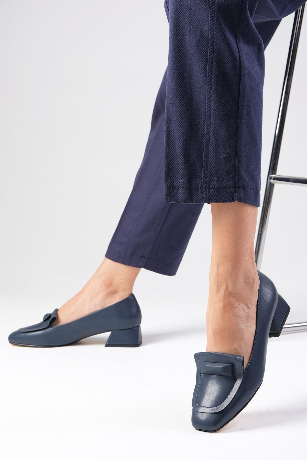 Verona Lacivert Renk Kısa Topuklu Ayakkabı-Kısa Topuklu-Mio Gusto-01562DBC