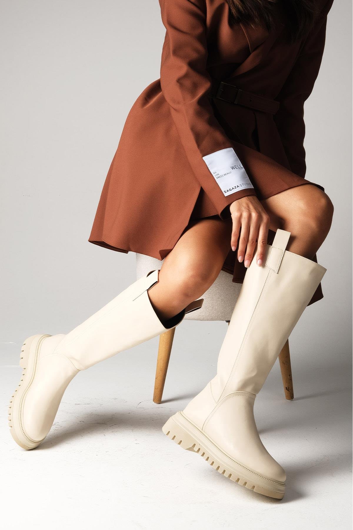 Veronica Bej Renk Fermuarlı Postal Çizme-ÇİZME-Mio Gusto-01363NUC