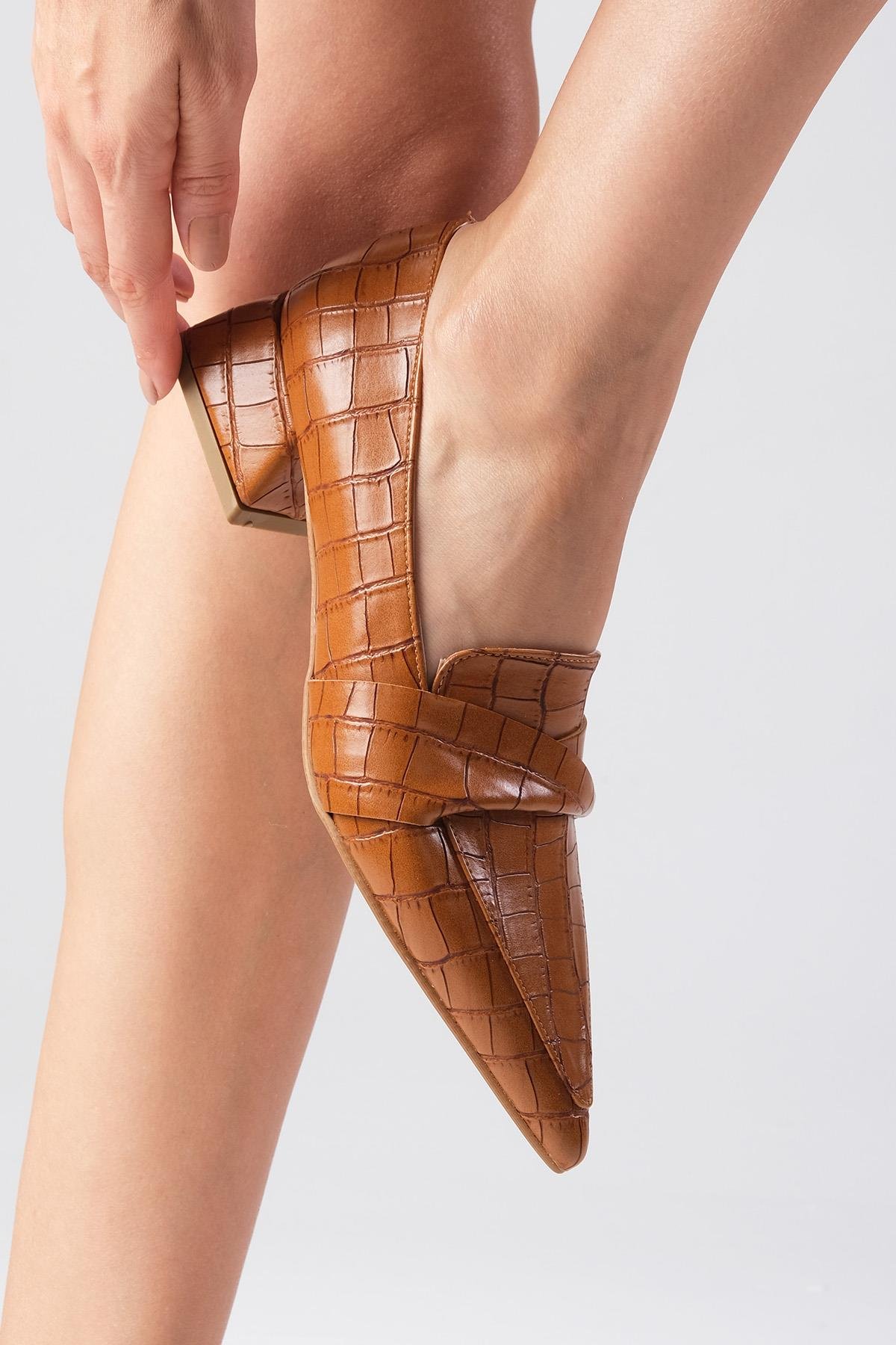 Vilda Taba Renk Kısa Topuklu Ayakkabı-Kısa Topuklu-Mio Gusto-01564TAV